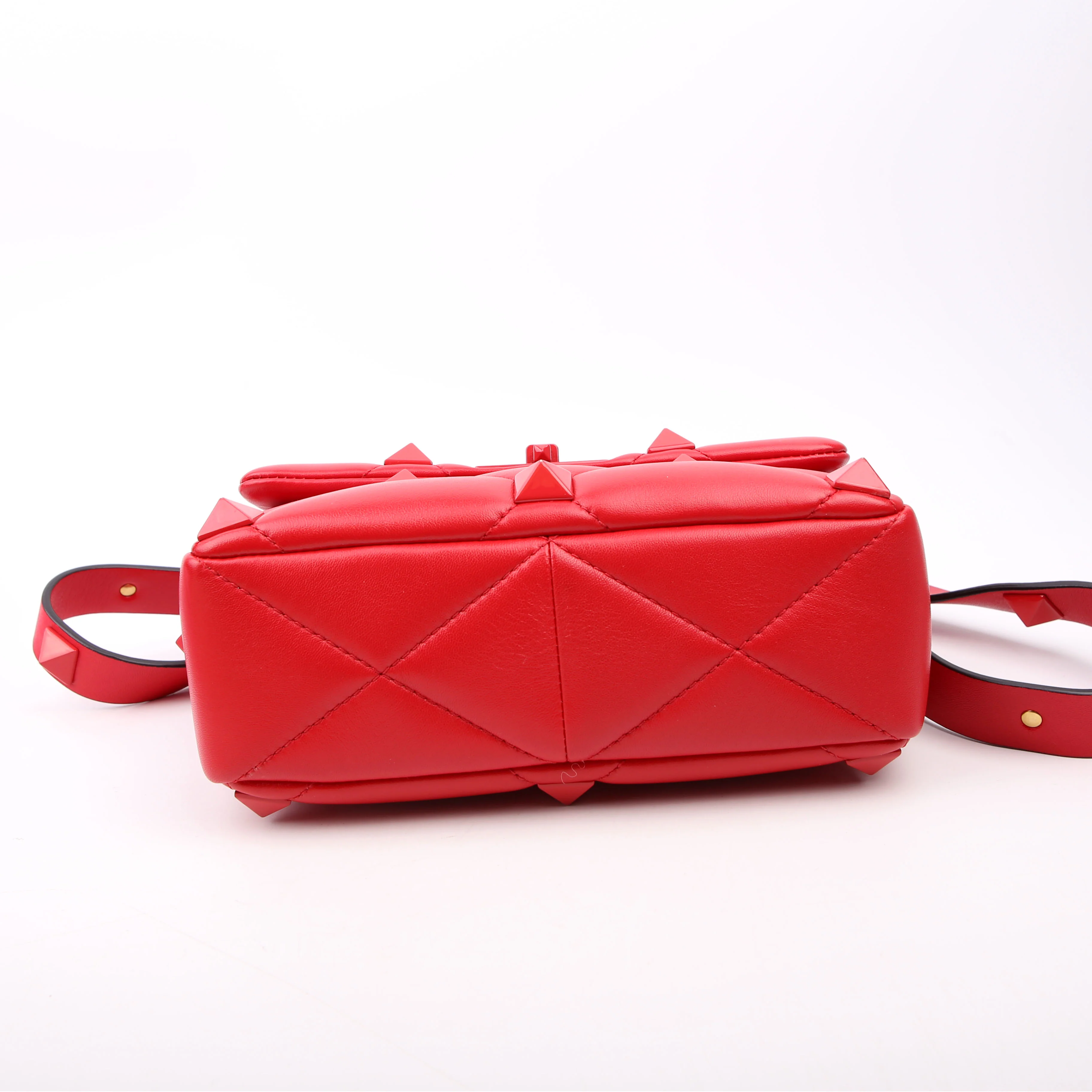 Roman Stud Monochrome Medium Red - Image 4