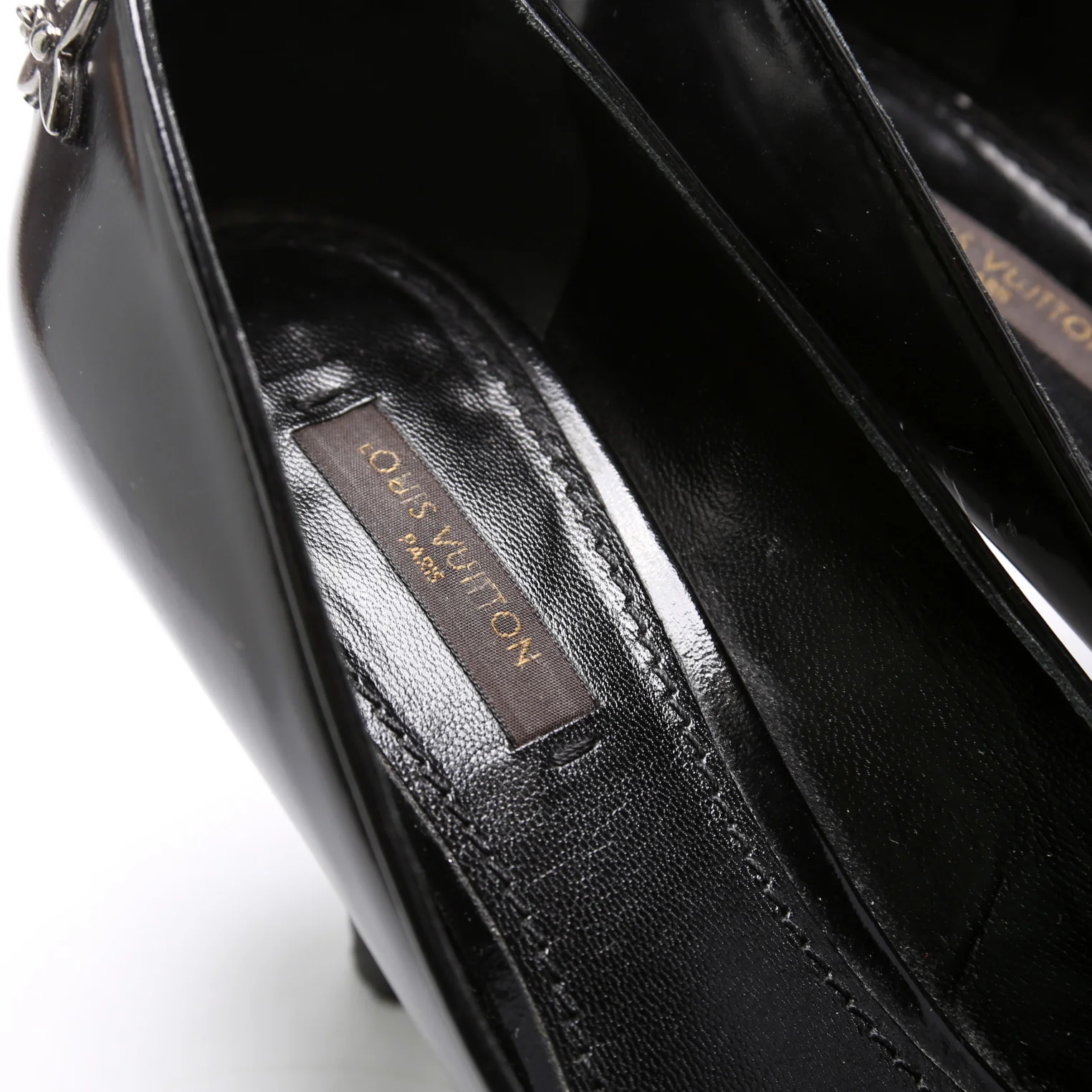 Round Toe LV Chain Pumps Size 37 - Image 6