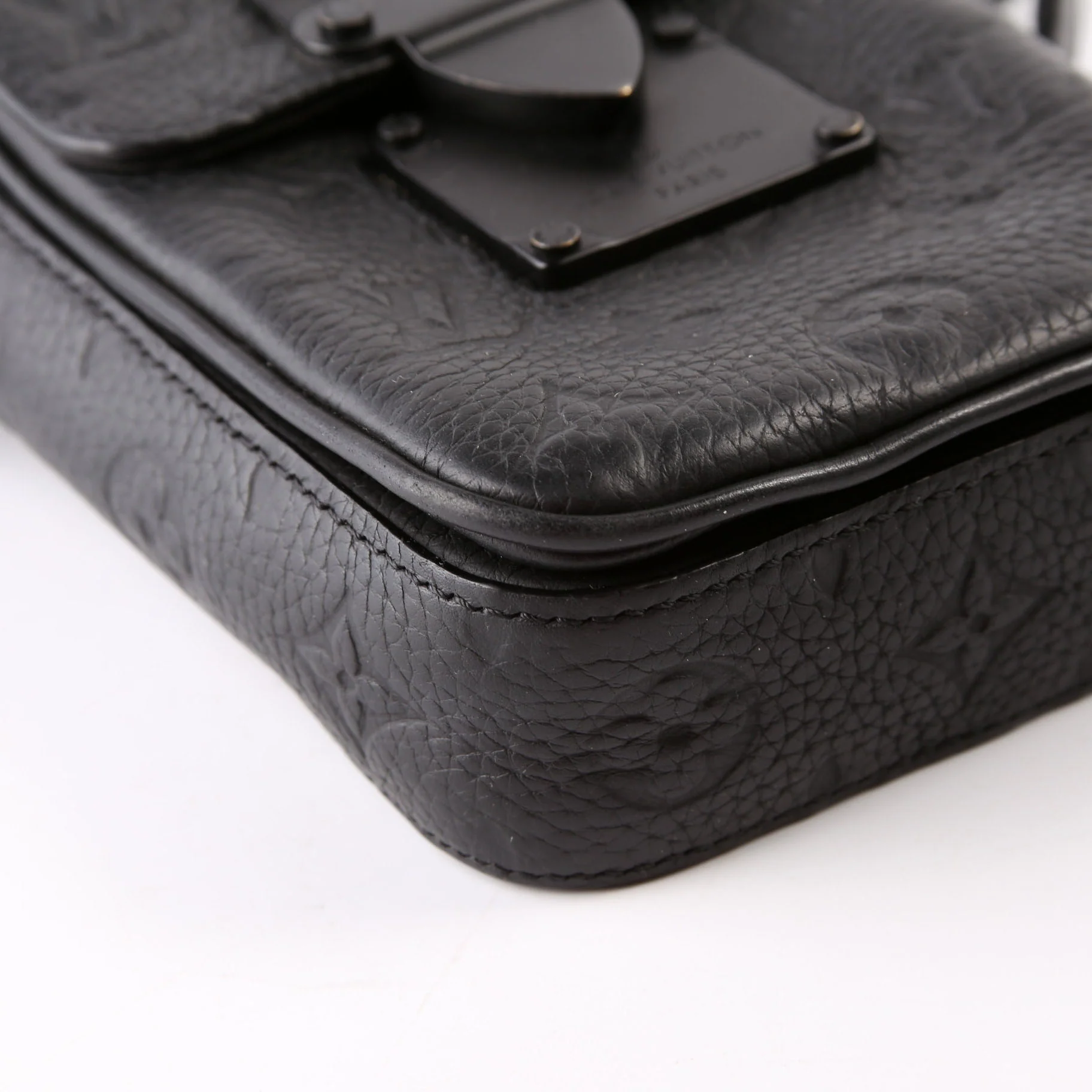 S-Lock Vertical Wearable Wallet Taurillon Black - Image 6