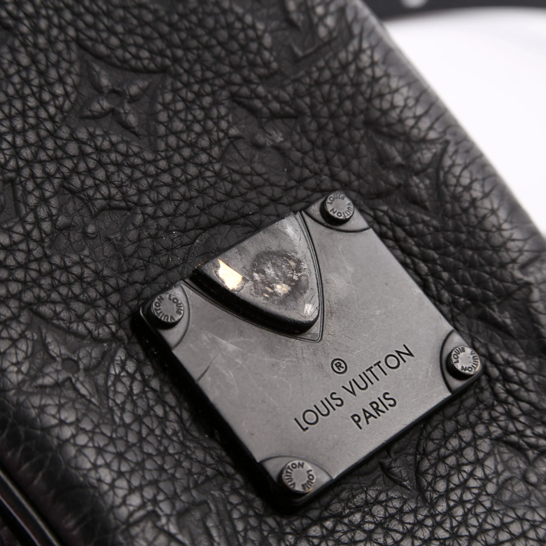 S-Lock Vertical Wearable Wallet Taurillon Black - Image 8