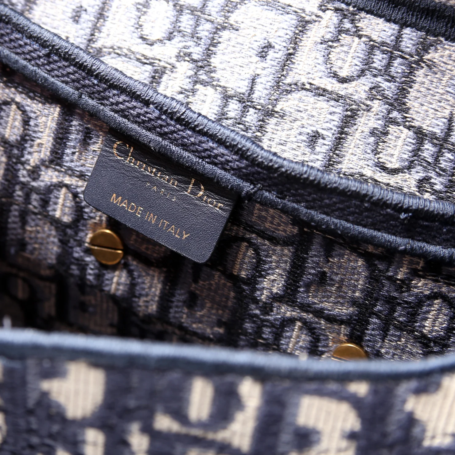 Saddle Bag Logo Oblique - Image 9