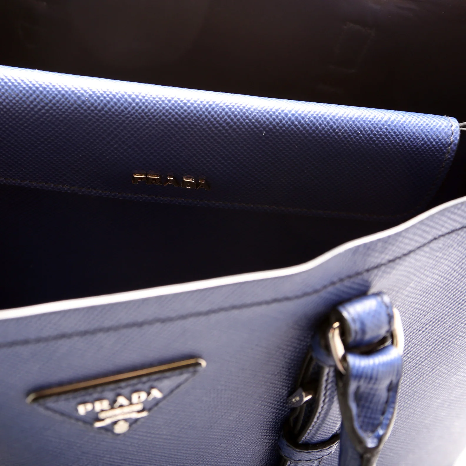 Saffiano Cuir Double Medium - Image 9