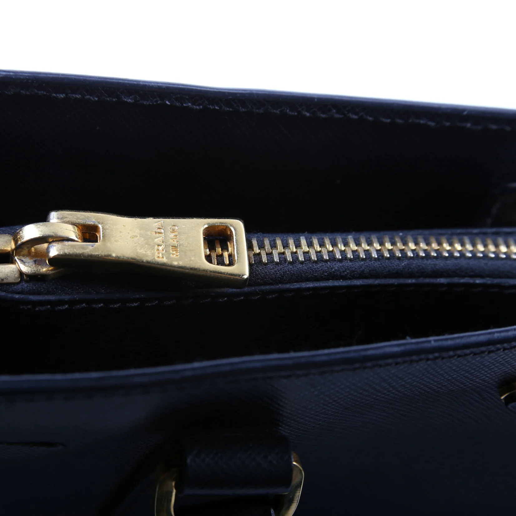 Saffiano Lux Tote Medium Black - Image 13
