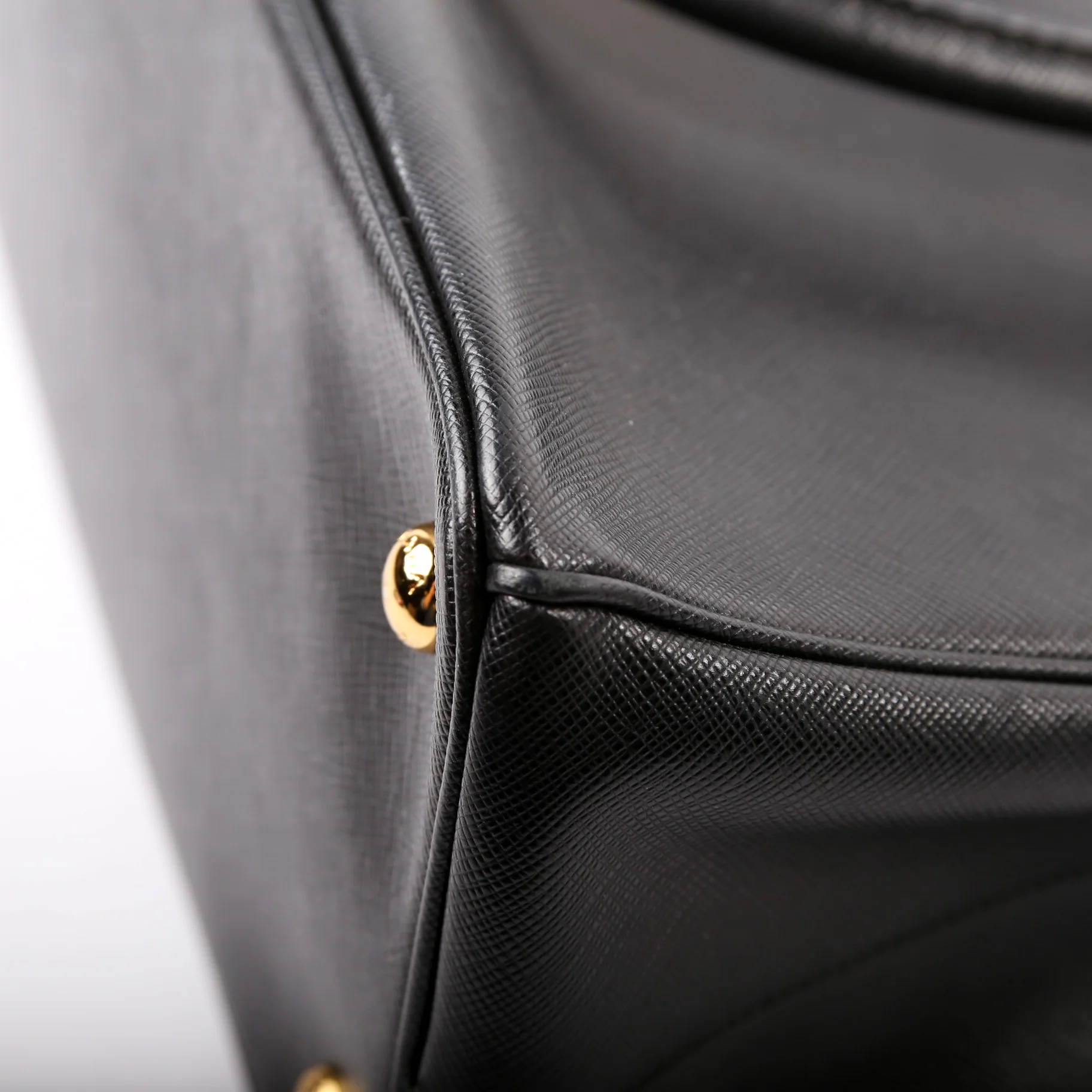 Saffiano Lux Tote Medium Black - Image 6