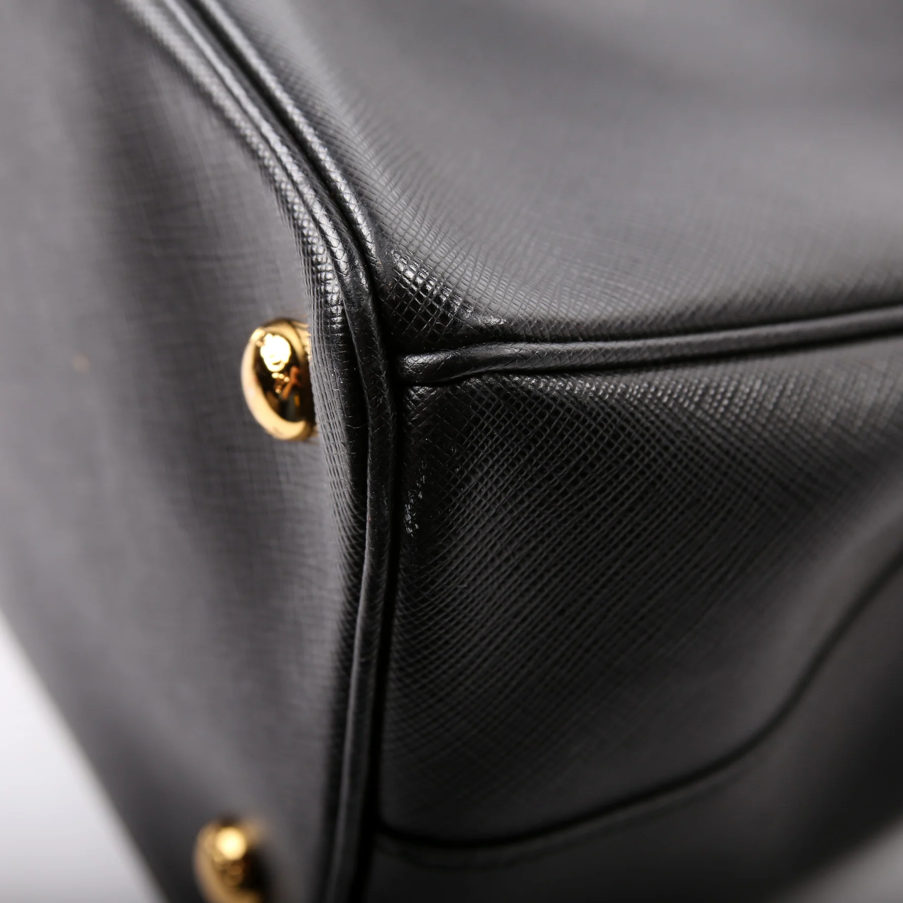 Saffiano Lux Tote Medium Black - Image 8