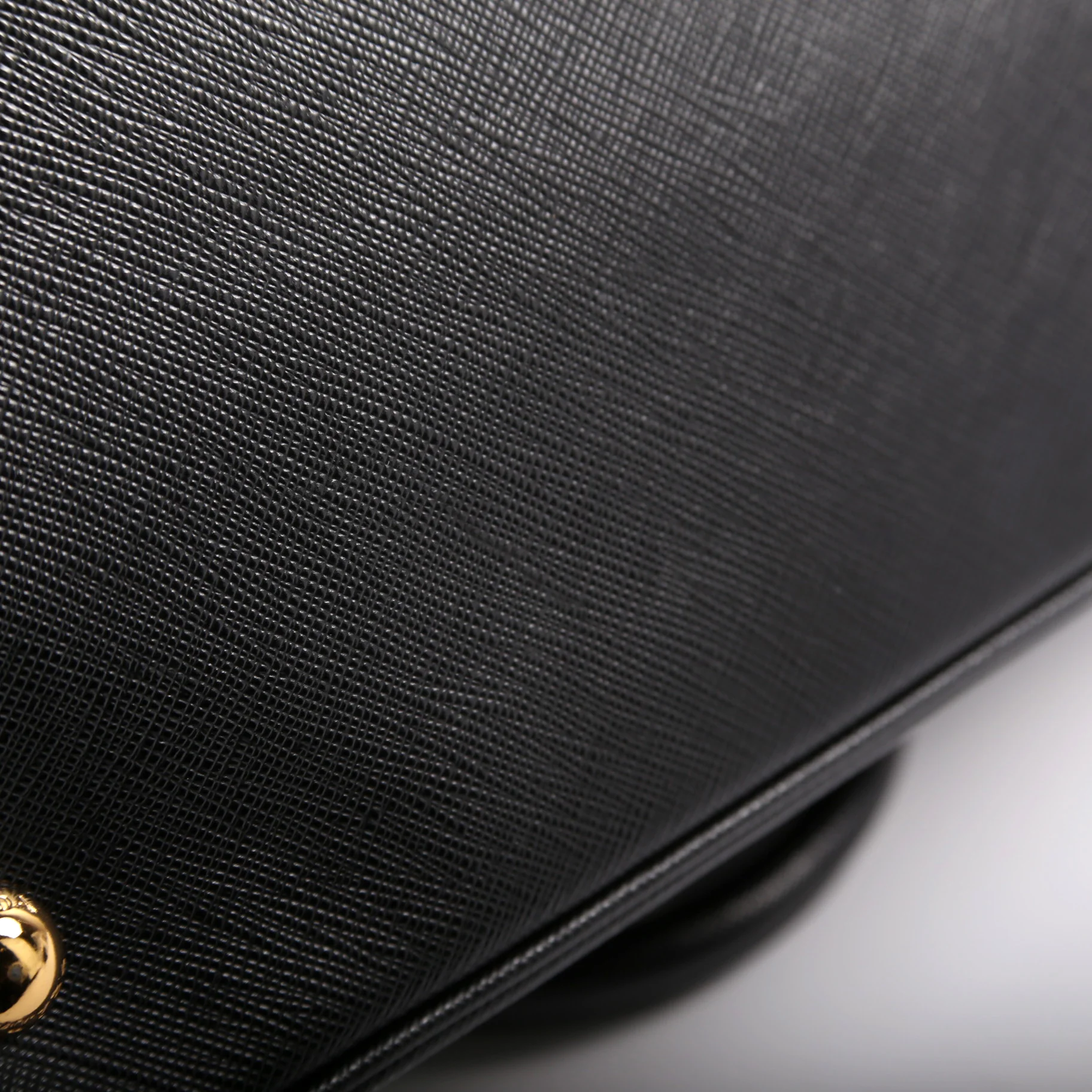 Saffiano Lux Tote Medium Black - Image 9