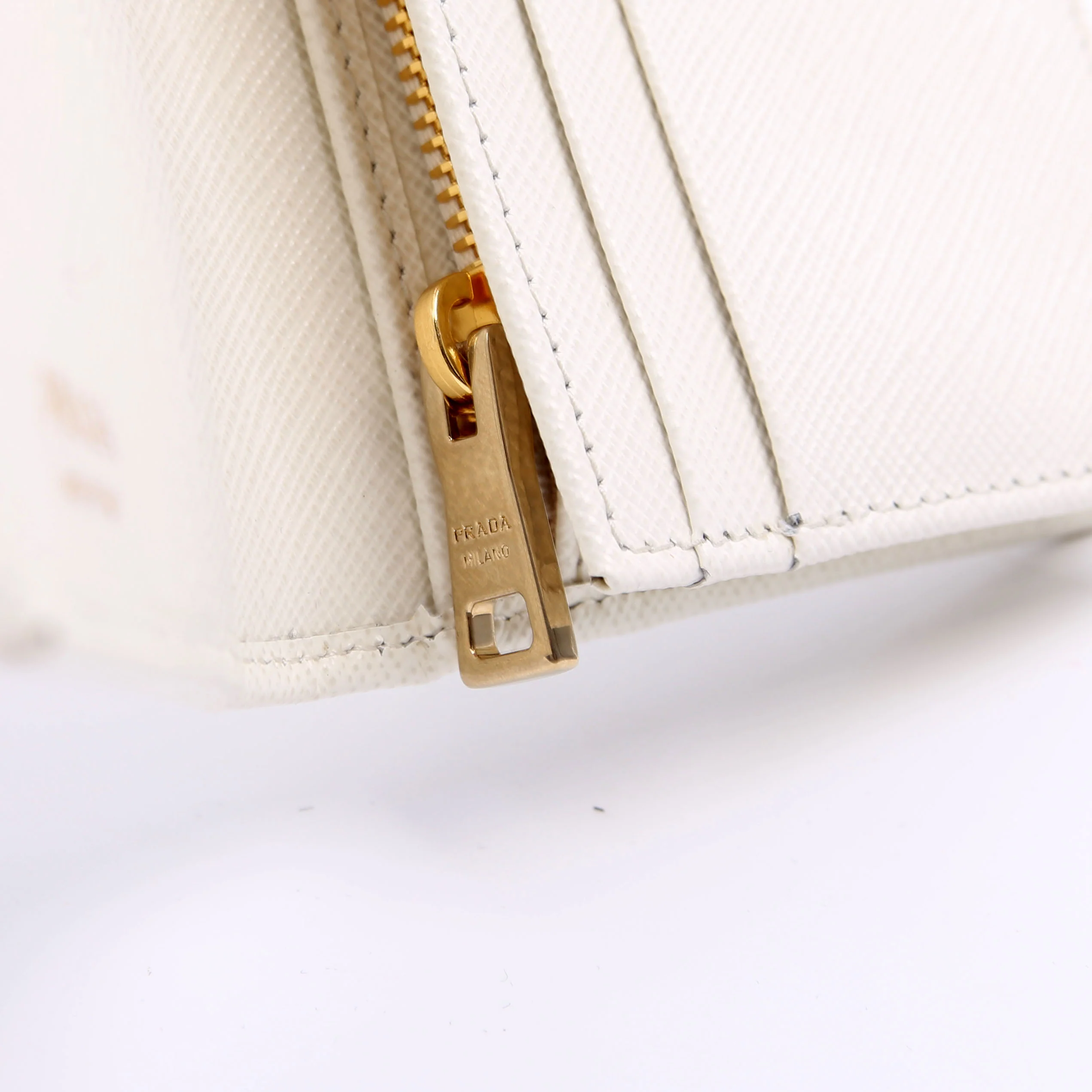 Saffiano Triangle Logo Card Case White - Image 11