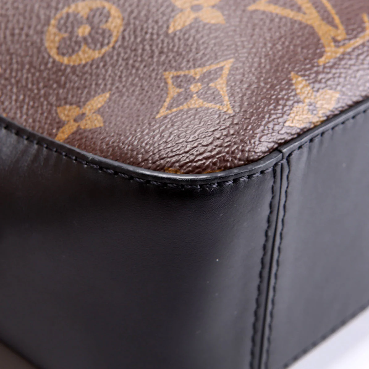 Saintonge Monogram Black - Image 6