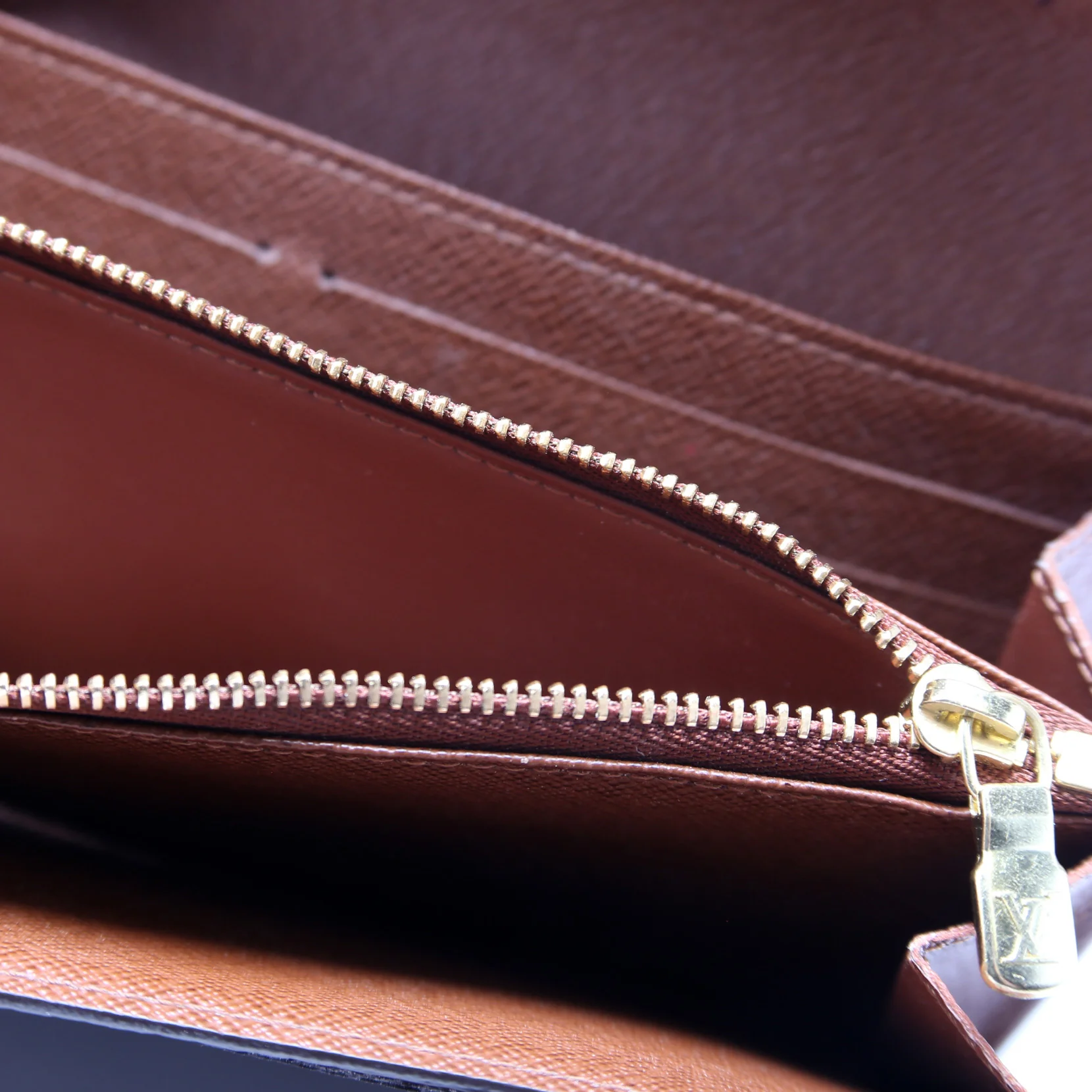 Sarah Wallet Monogram - Image 12
