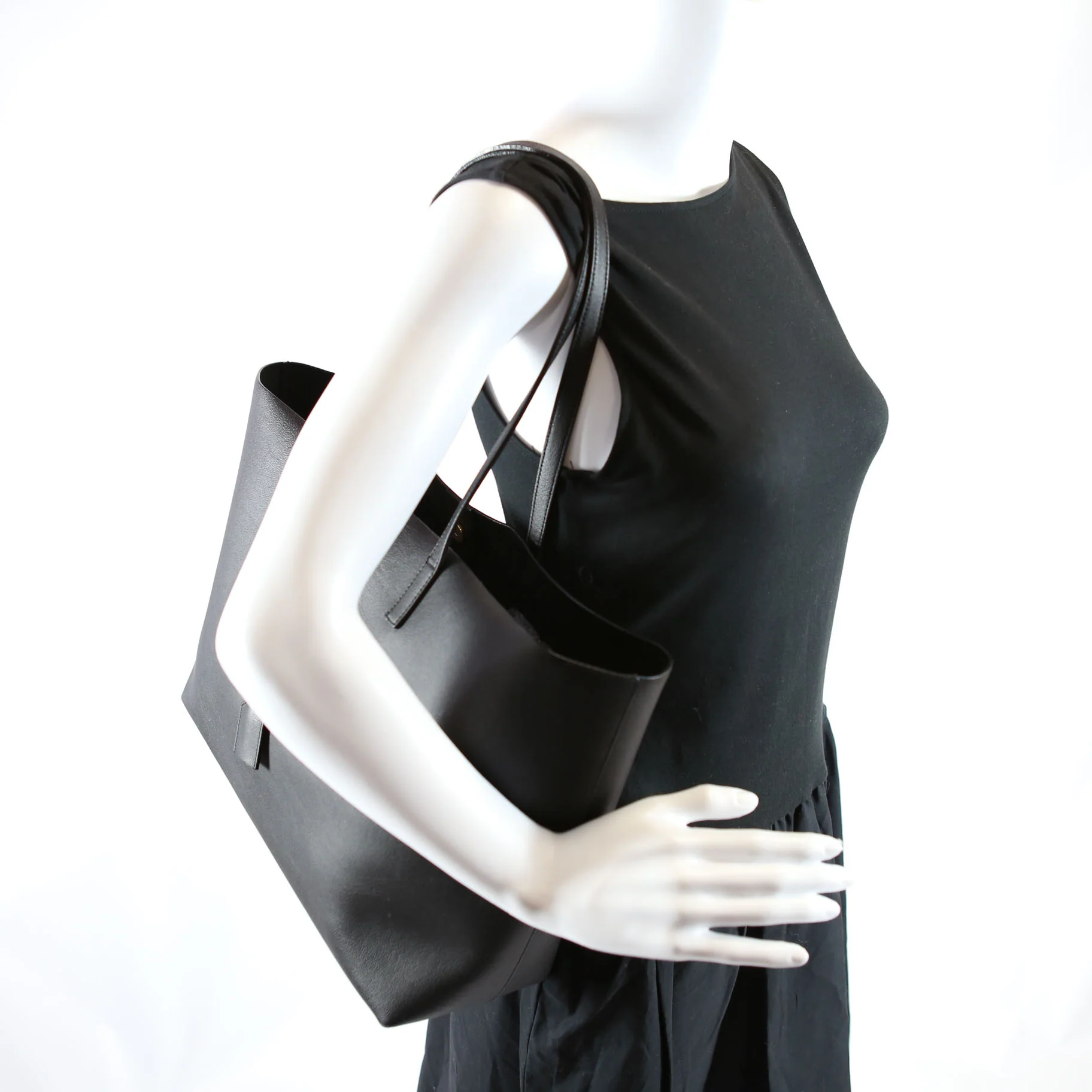 Shopping Bag East/West Supple Leather 600281 Black - Image 15