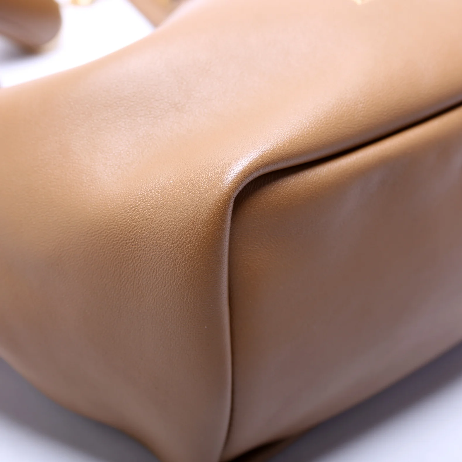 Small Squeeze Bag Nappa Lambskin Tan - Image 5