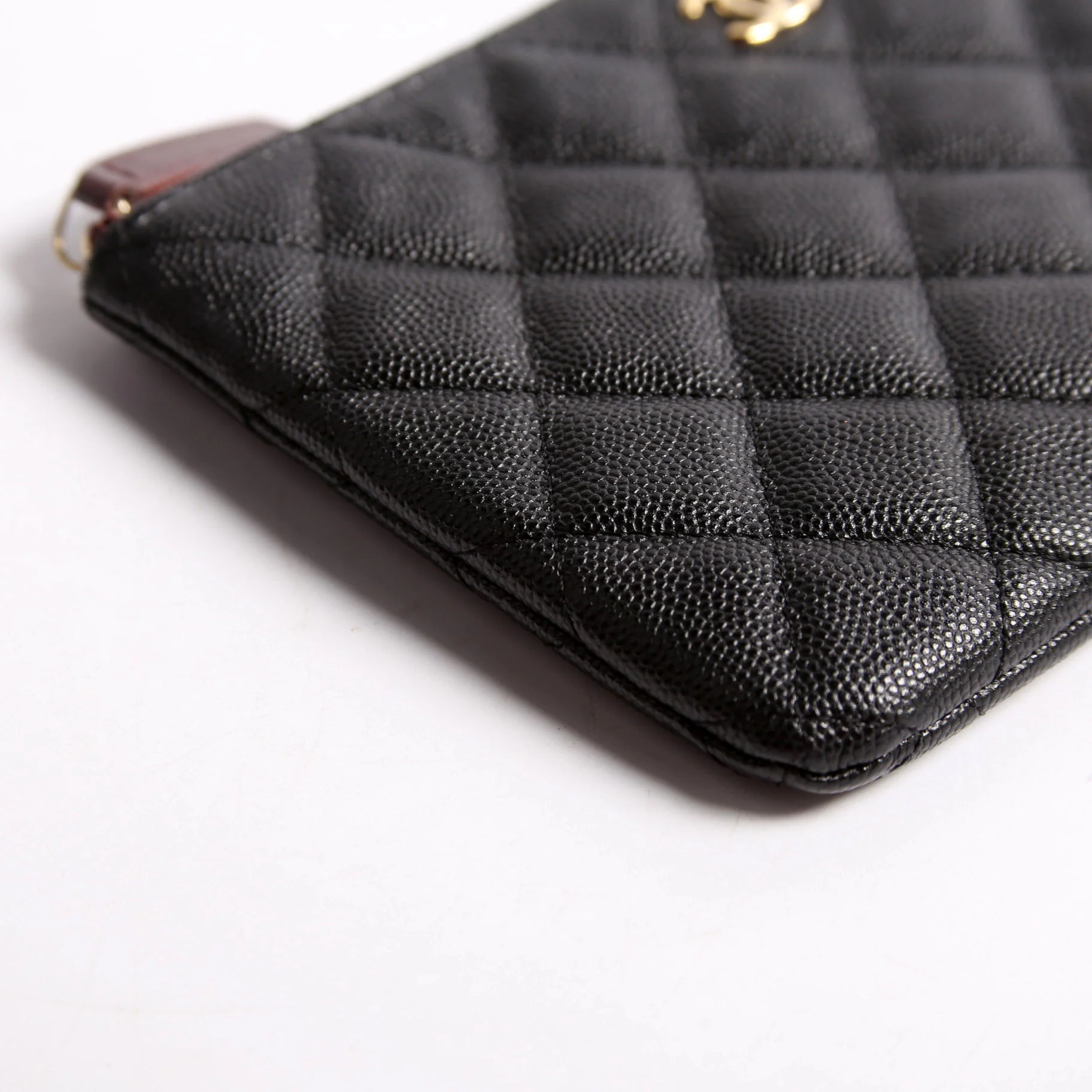 Small Zip Pouch Quilted Caviar 29M - Image 4