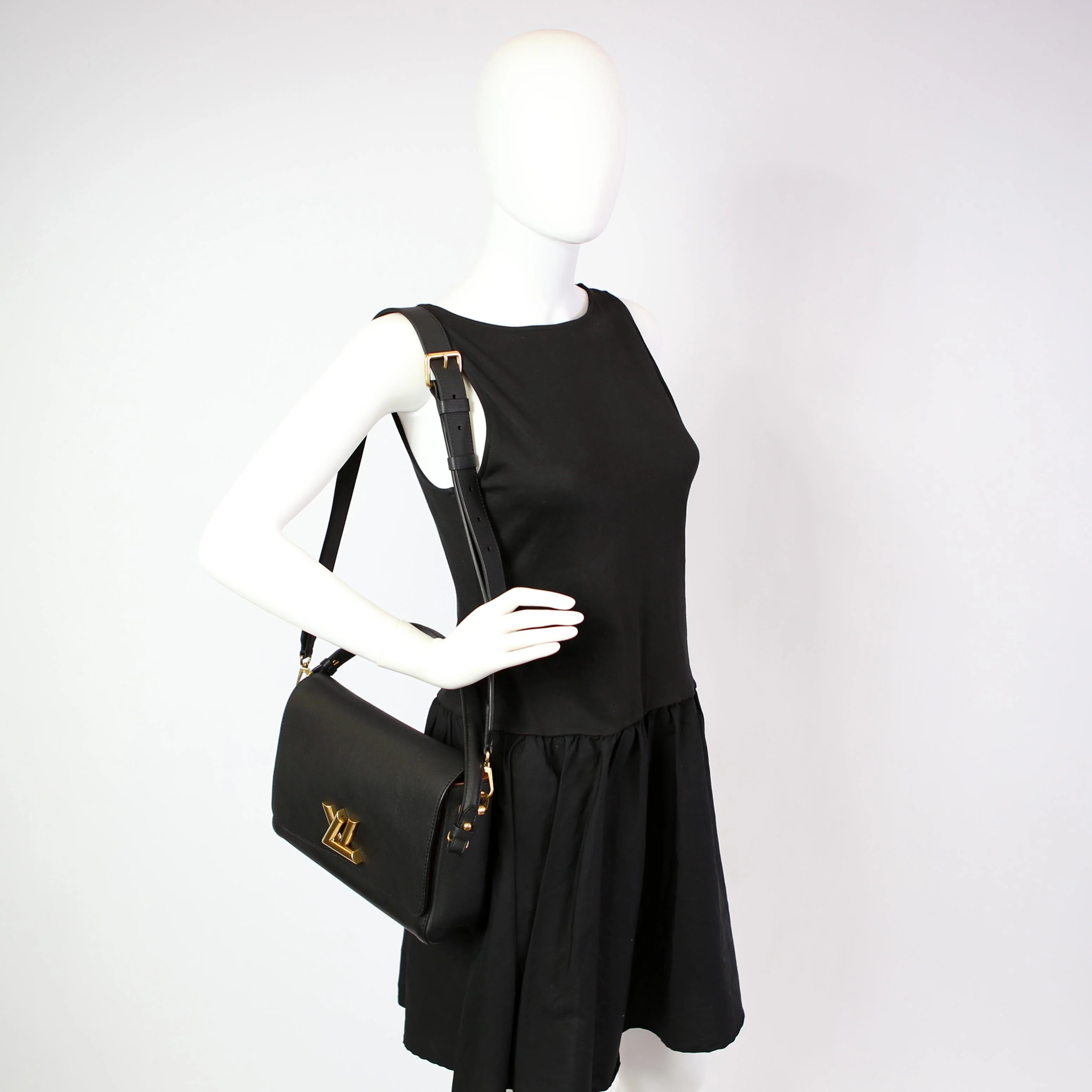 Soft Twist Shoulder Calfskin Black - Image 13