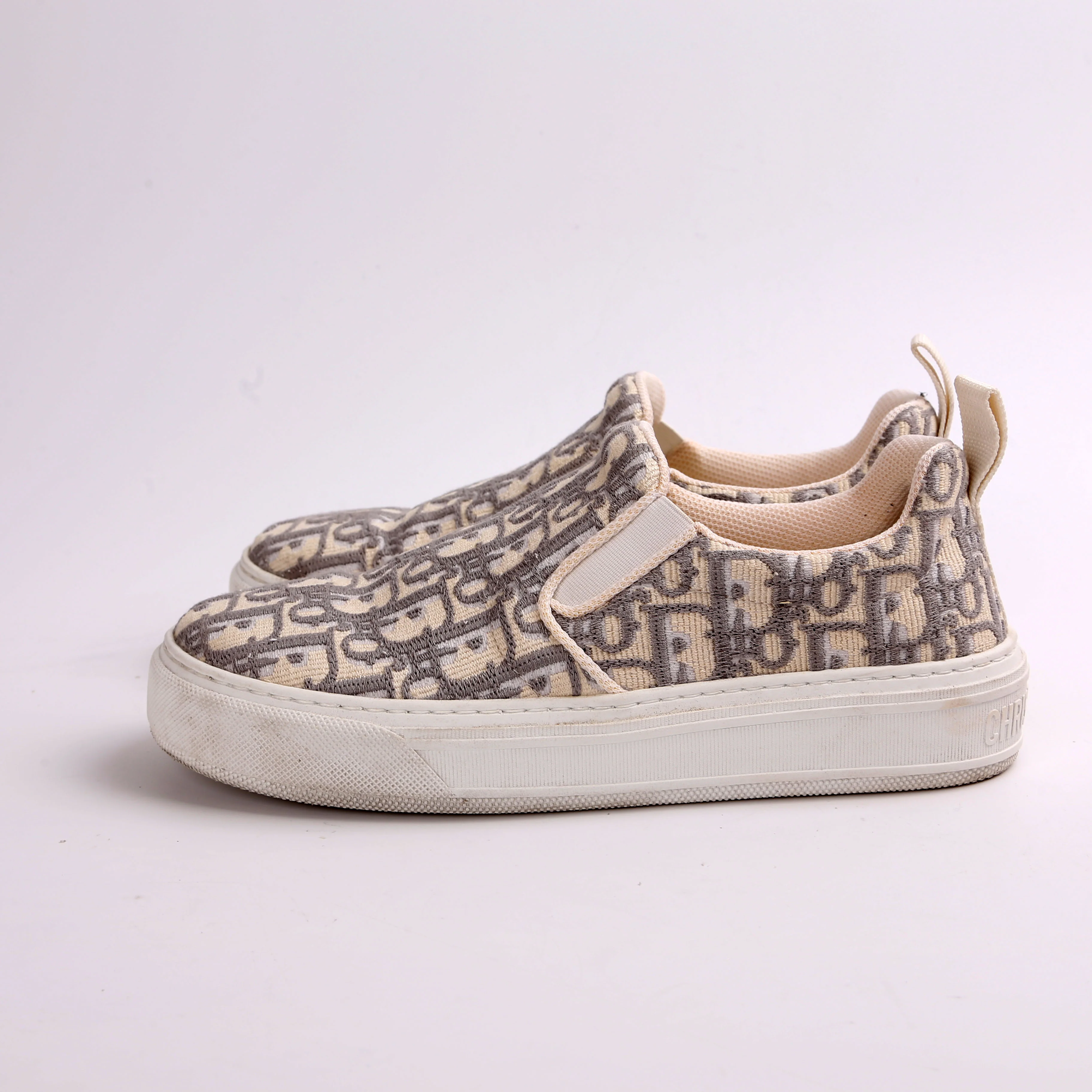 Solar Sneakers Size 37.5 - Image 5