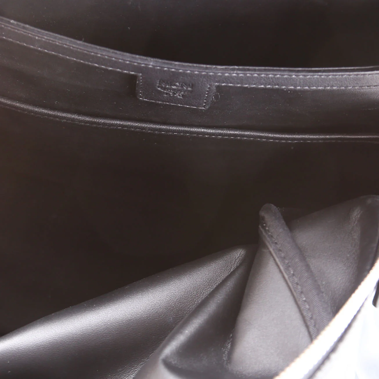 Stark Backpack Medium Black - Image 9