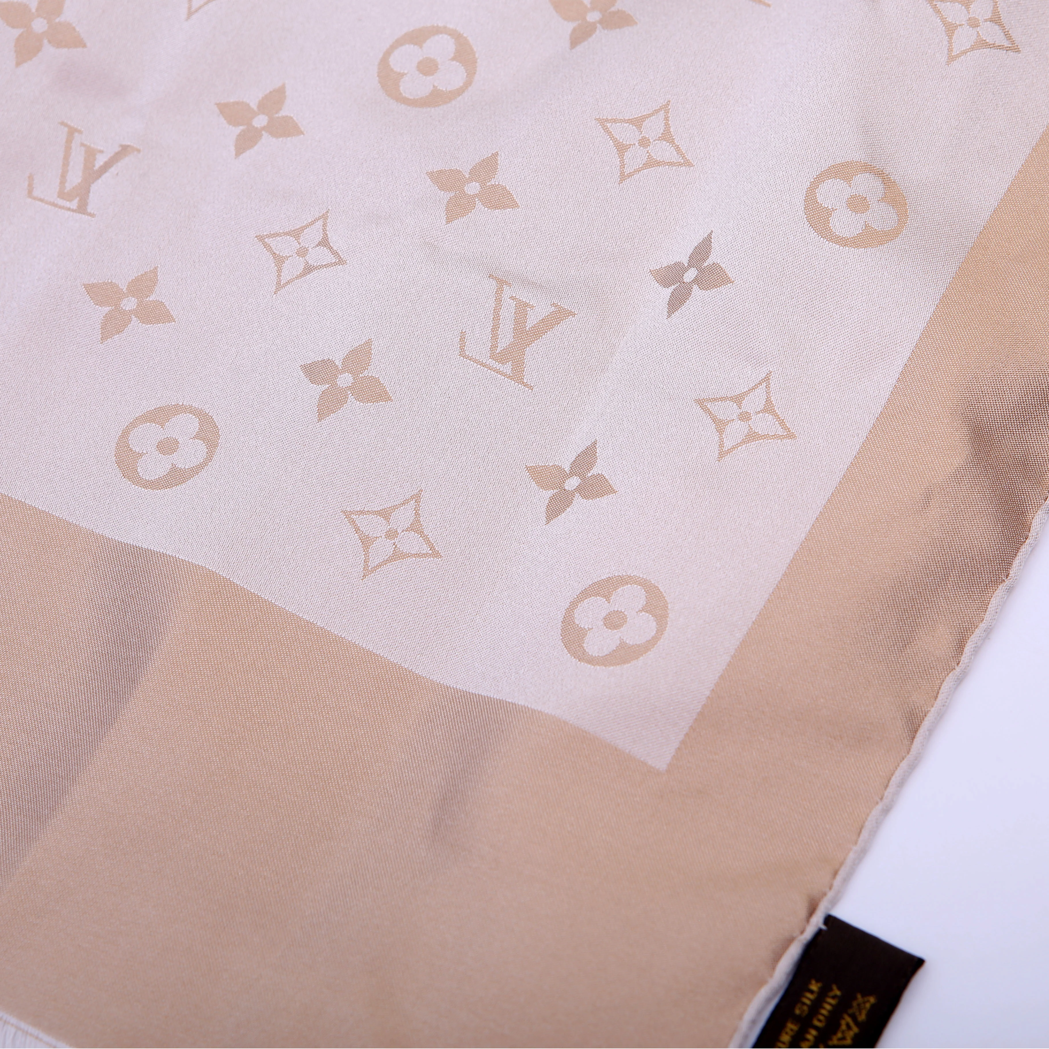 Stole Monogram Shine Scarf - Image 4