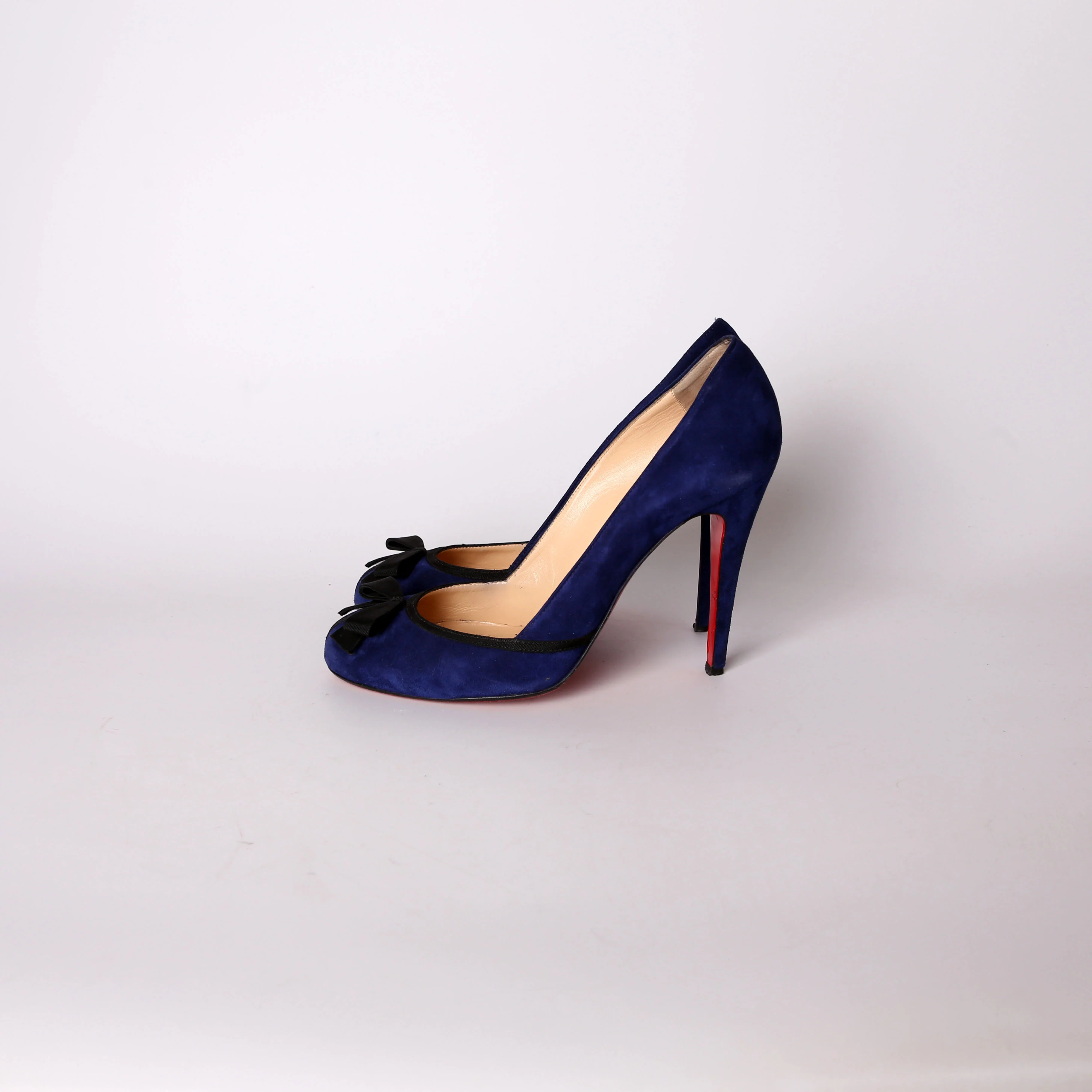 Suede Lavalliere Round Toe Pumps Size 40 - Image 3