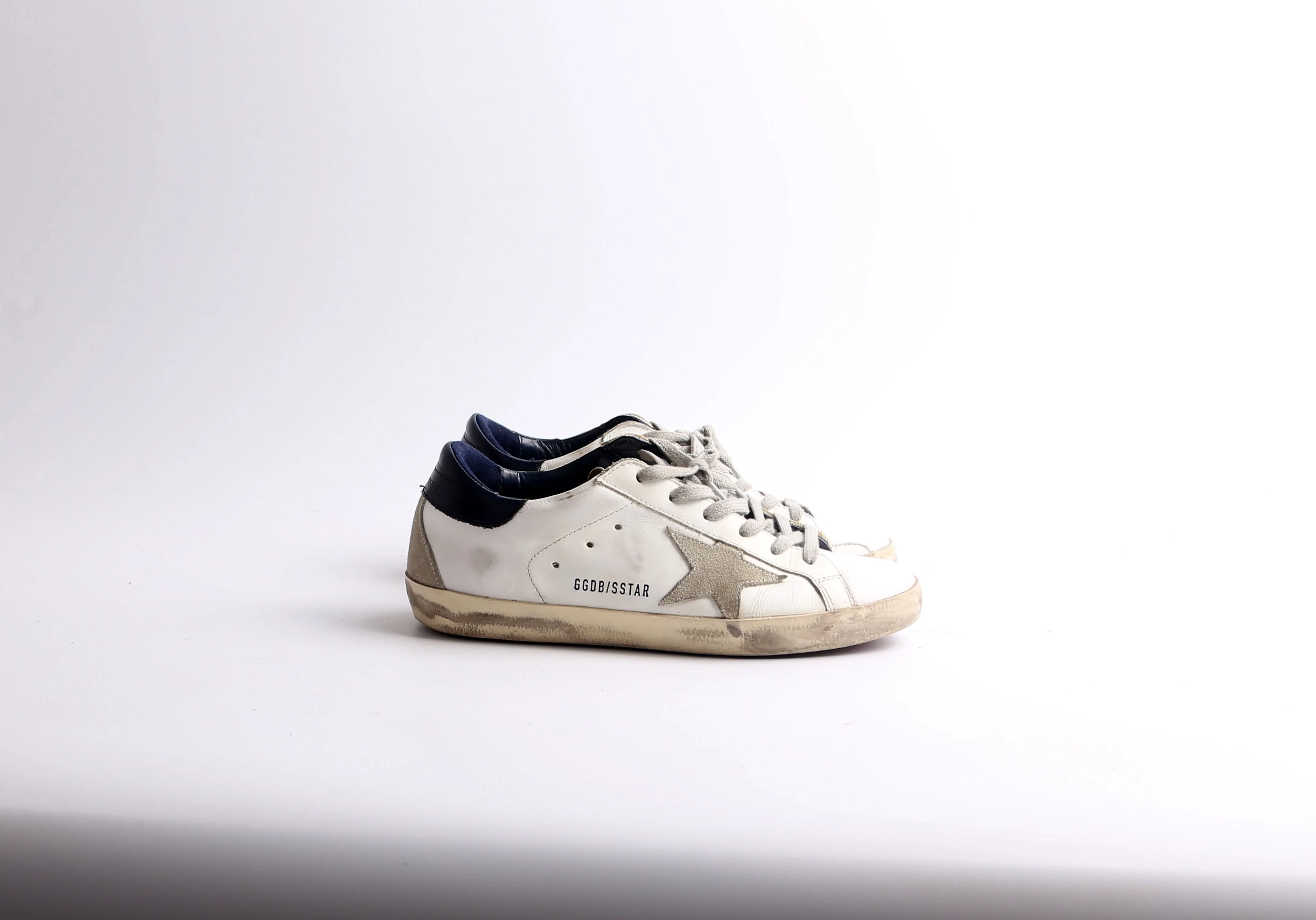 Superstar Sneakers Size 37 - Image 3