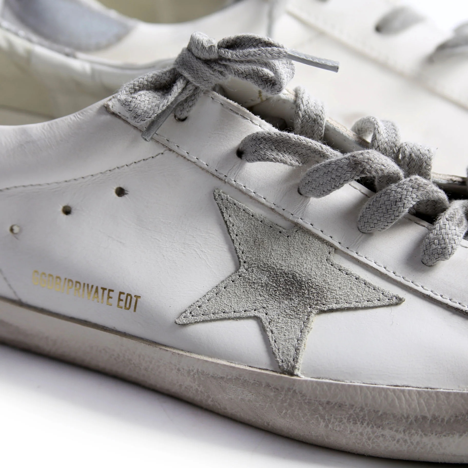 Superstar Sneakers Size 42 - Image 10