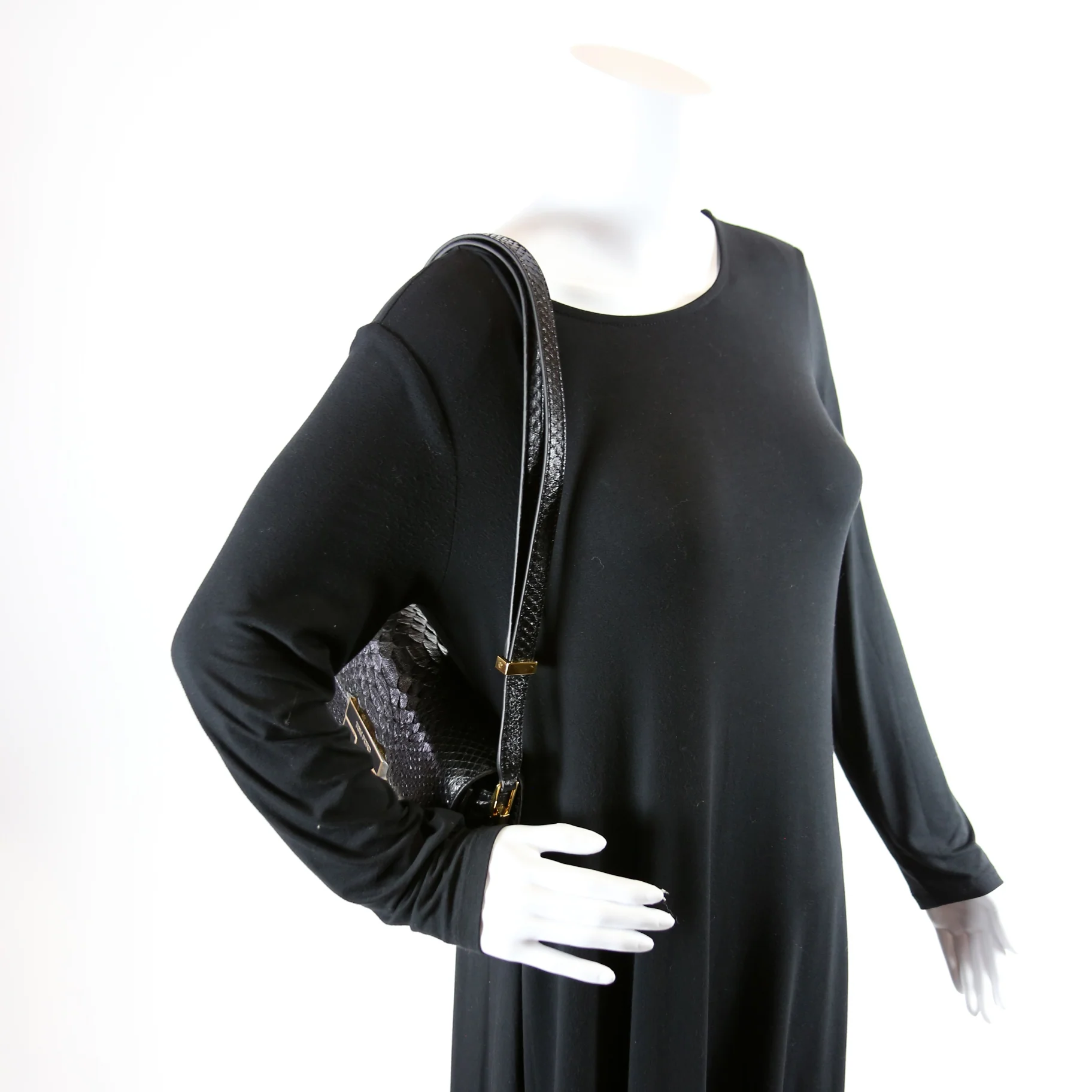 T Clasp Medium Shoulder Bag Semi Shiny Snakeskin Black - Image 10