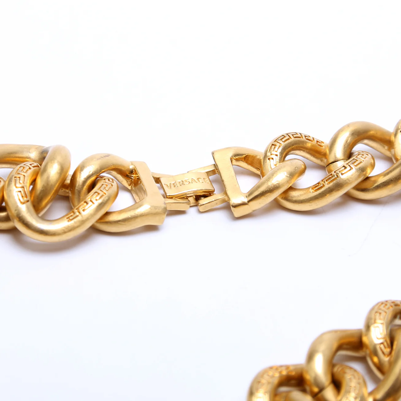 Thick Chain Medusa Medallion Choker Necklace Gold - Image 4