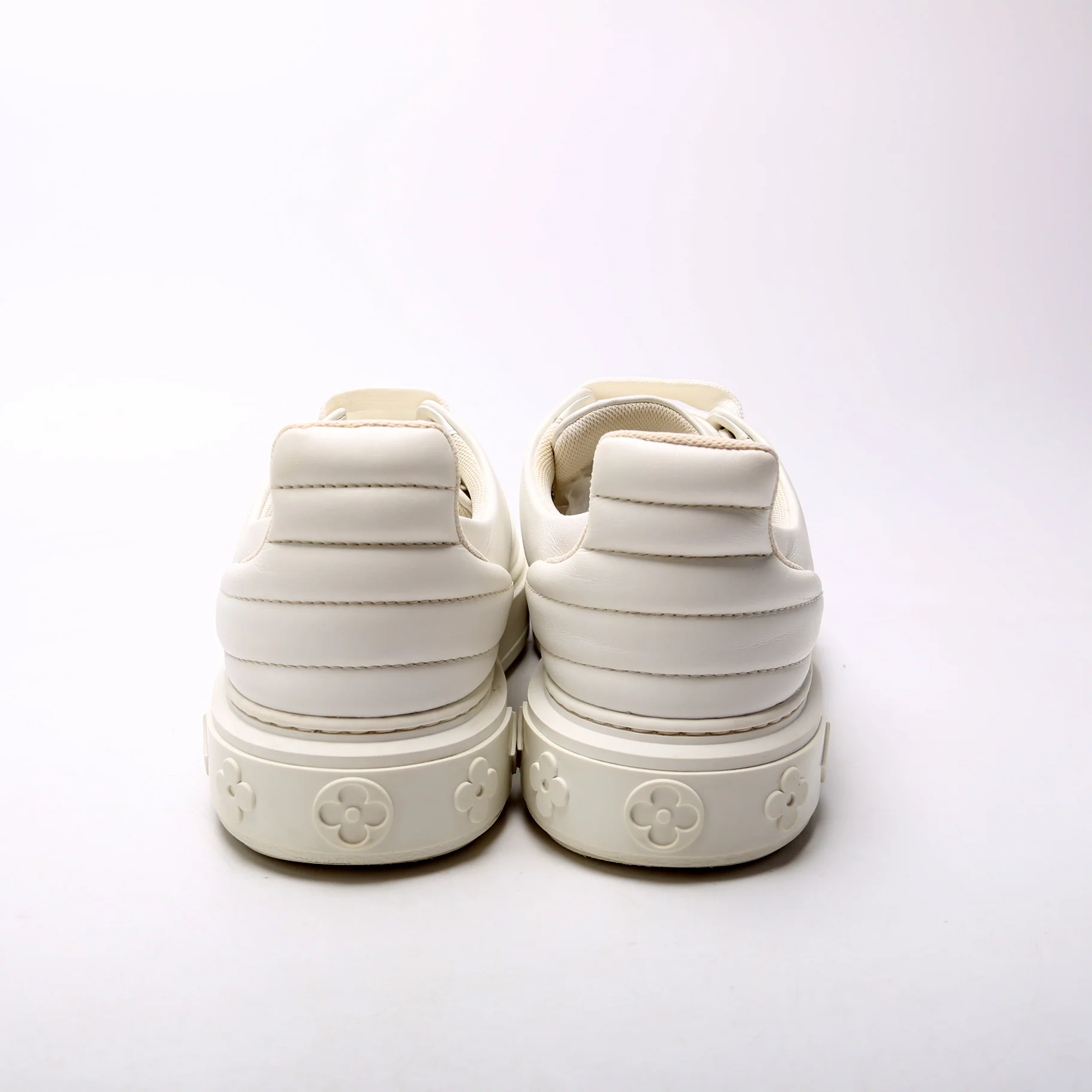 Time Out Sneakers Size 39 - Image 4