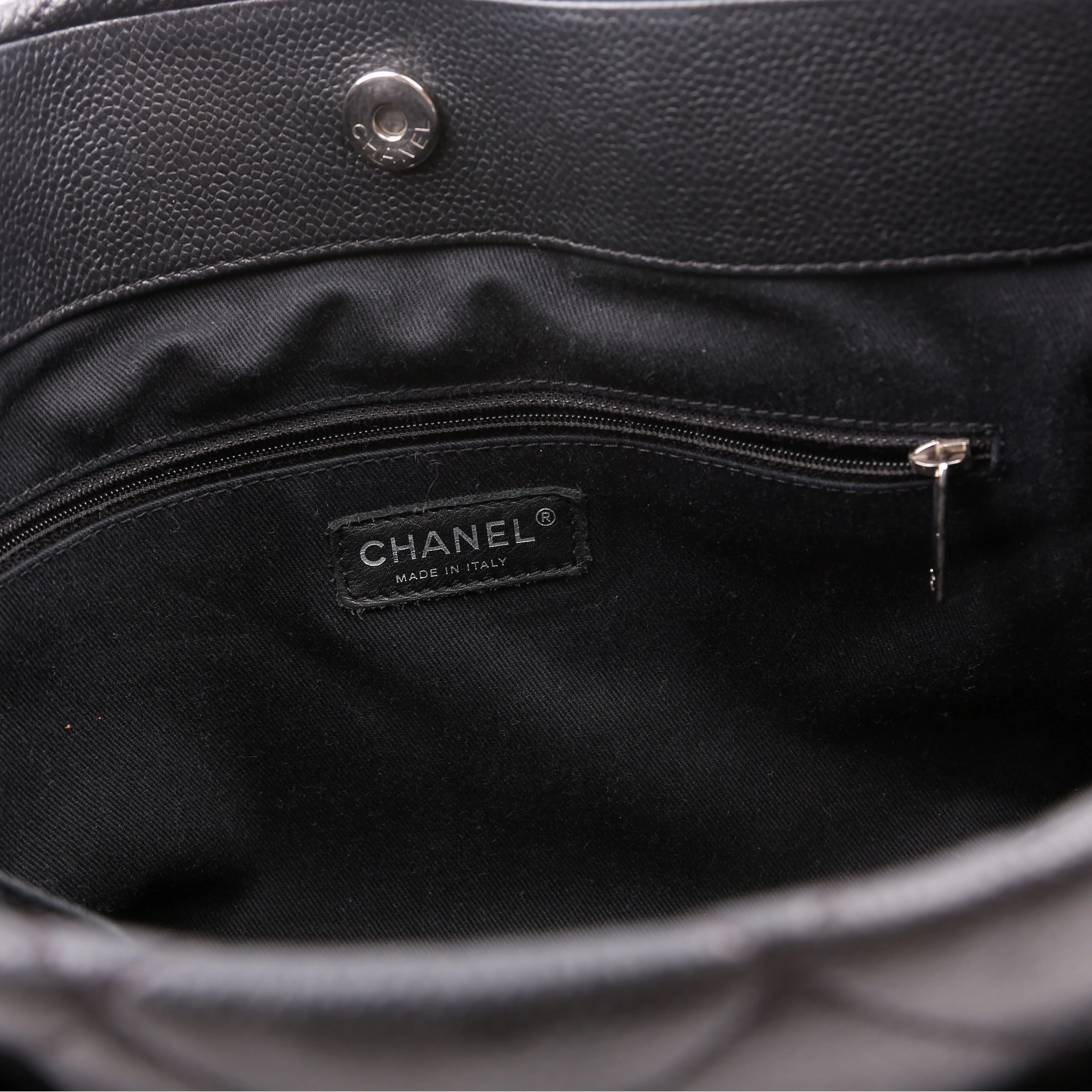 Timeless CC Soft Tote 17M Black - Image 12