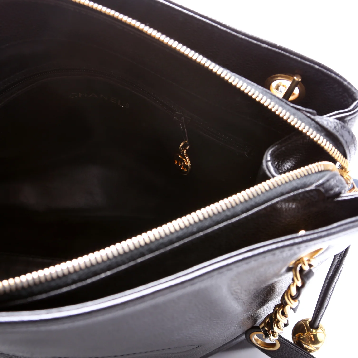 Timeless CC Tote 2M - Image 11