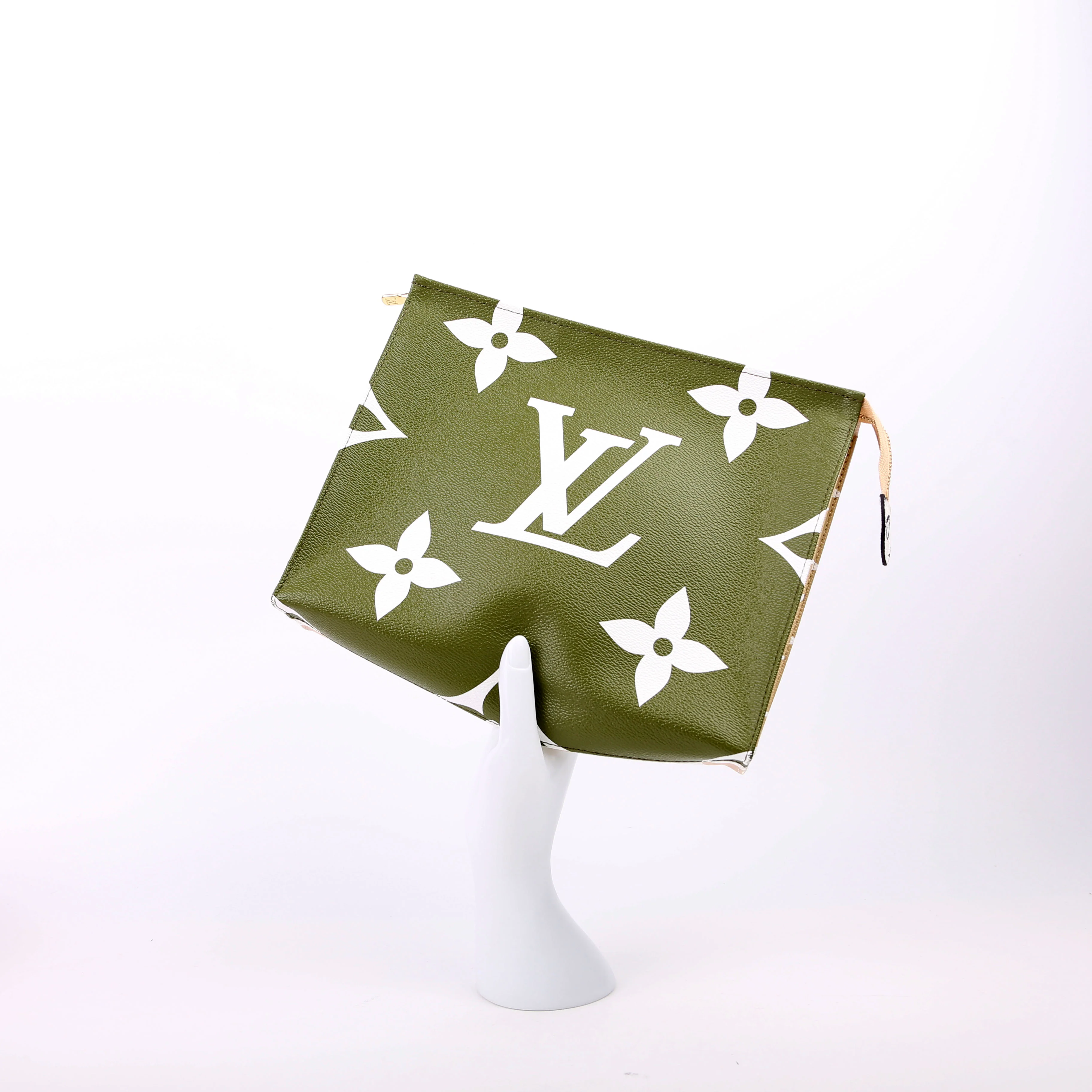 Toiletry Pouch 26 Giant Monogram Green - Image 13