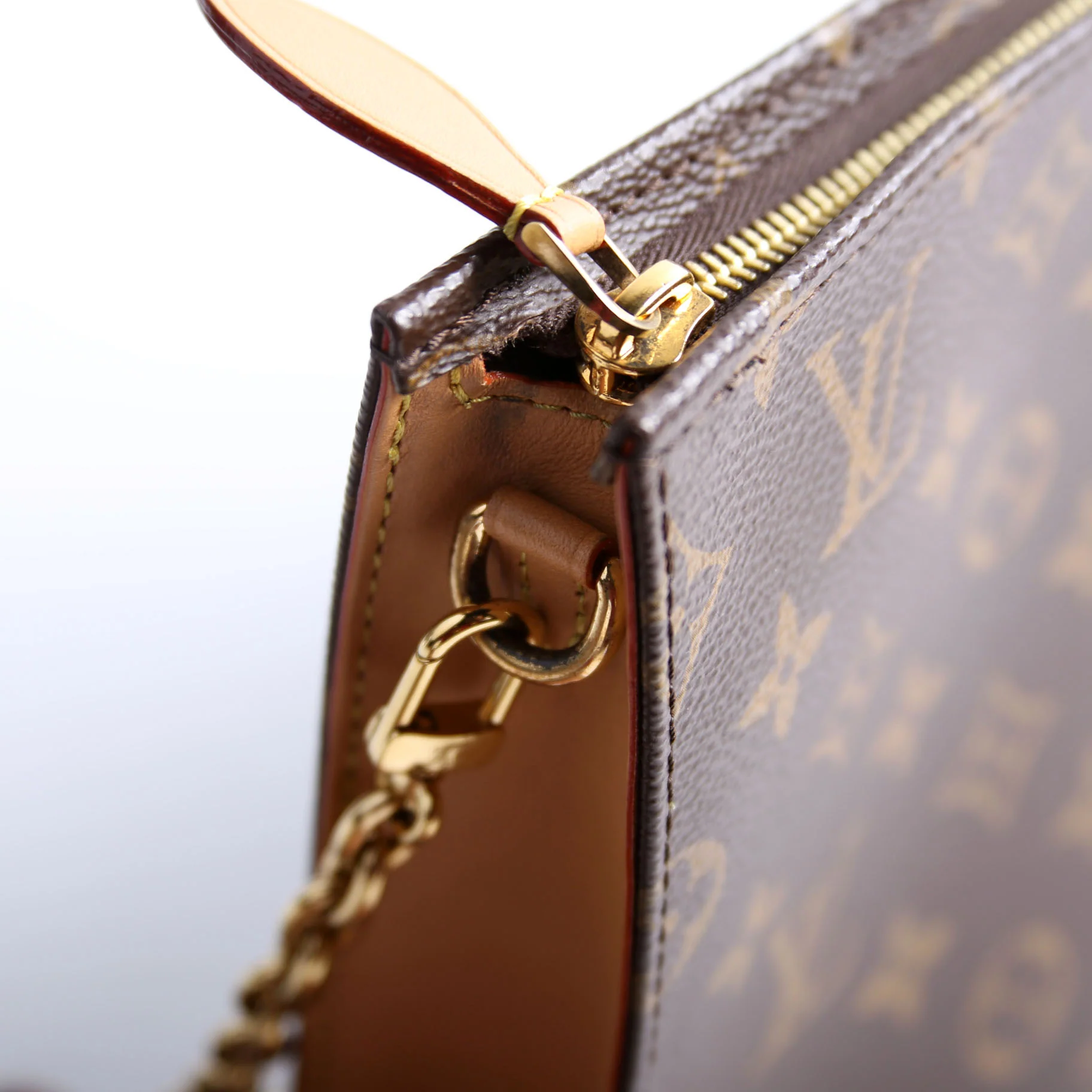 Toiletry Pouch On Chain Brown - Image 6