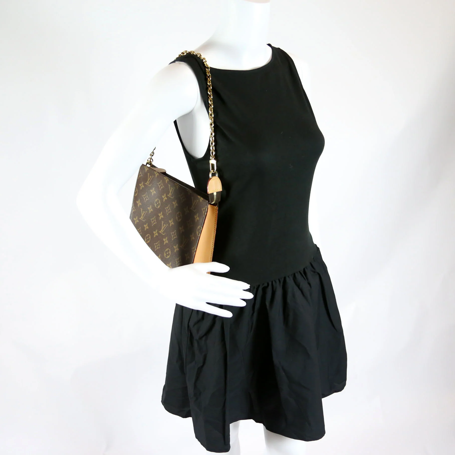 Toiletry Pouch On Chain Brown - Image 9