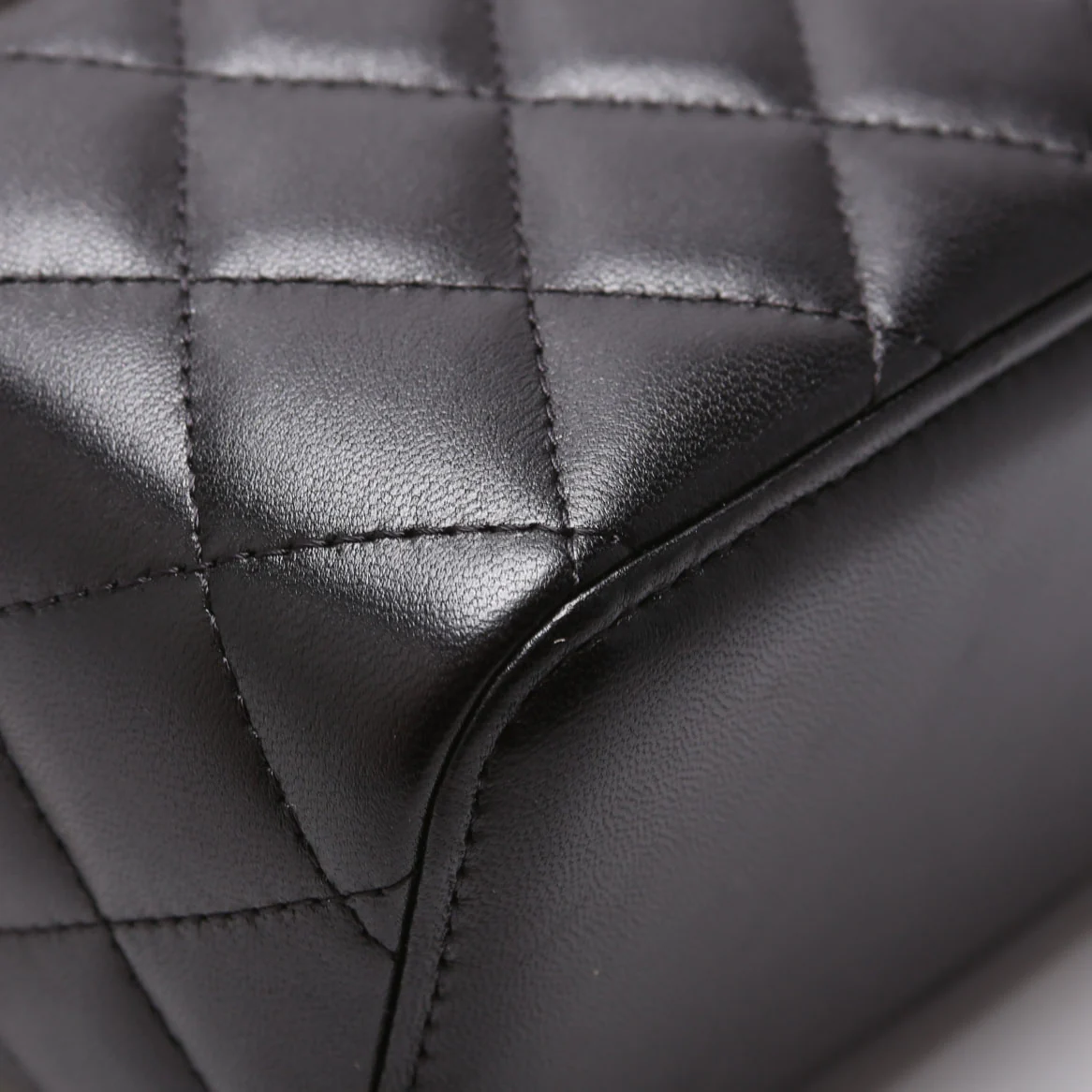 Vanity Case Top Handle Small Lambskin 31M Black - Image 5