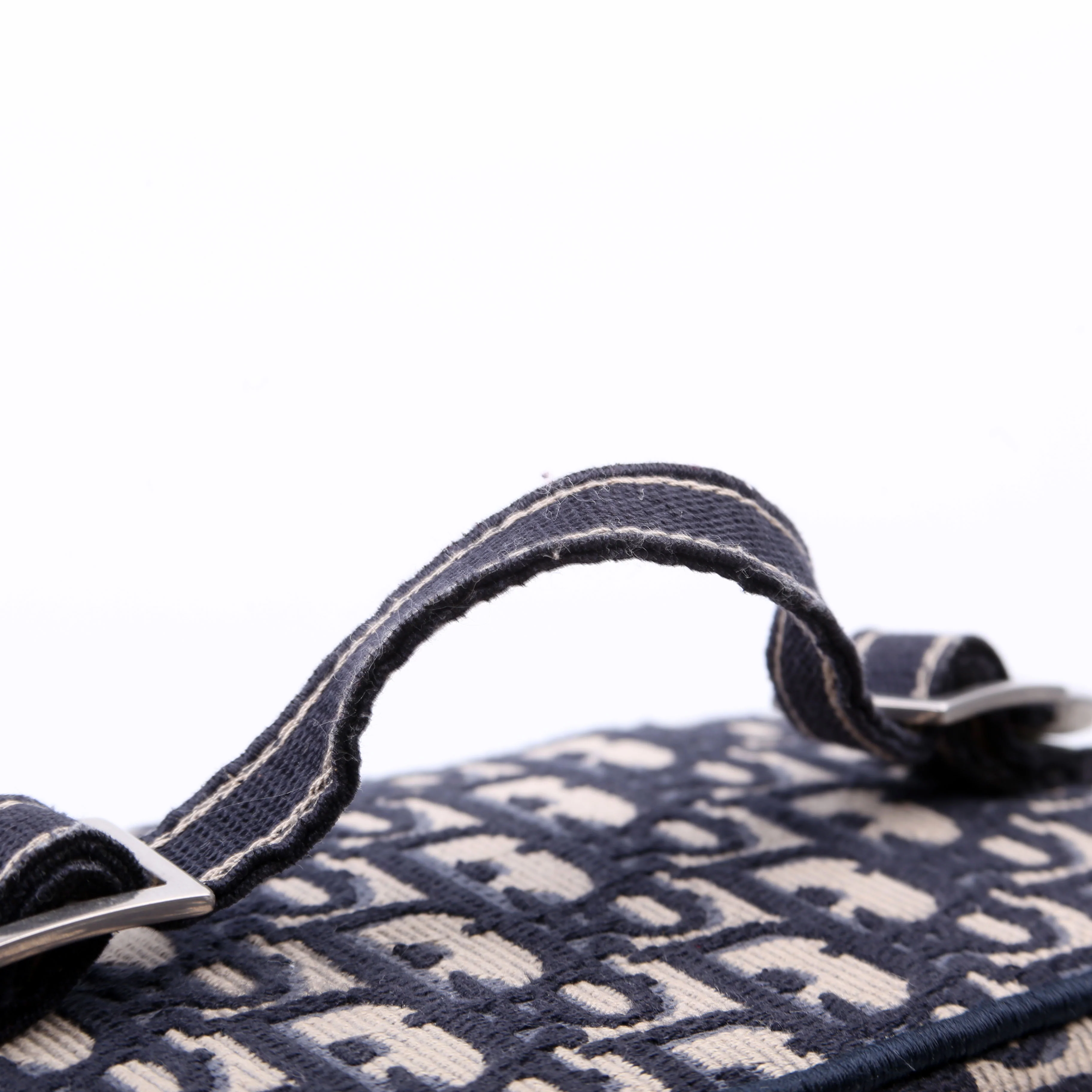 Travel Small Vanity Case Oblique With Strap - Image 14