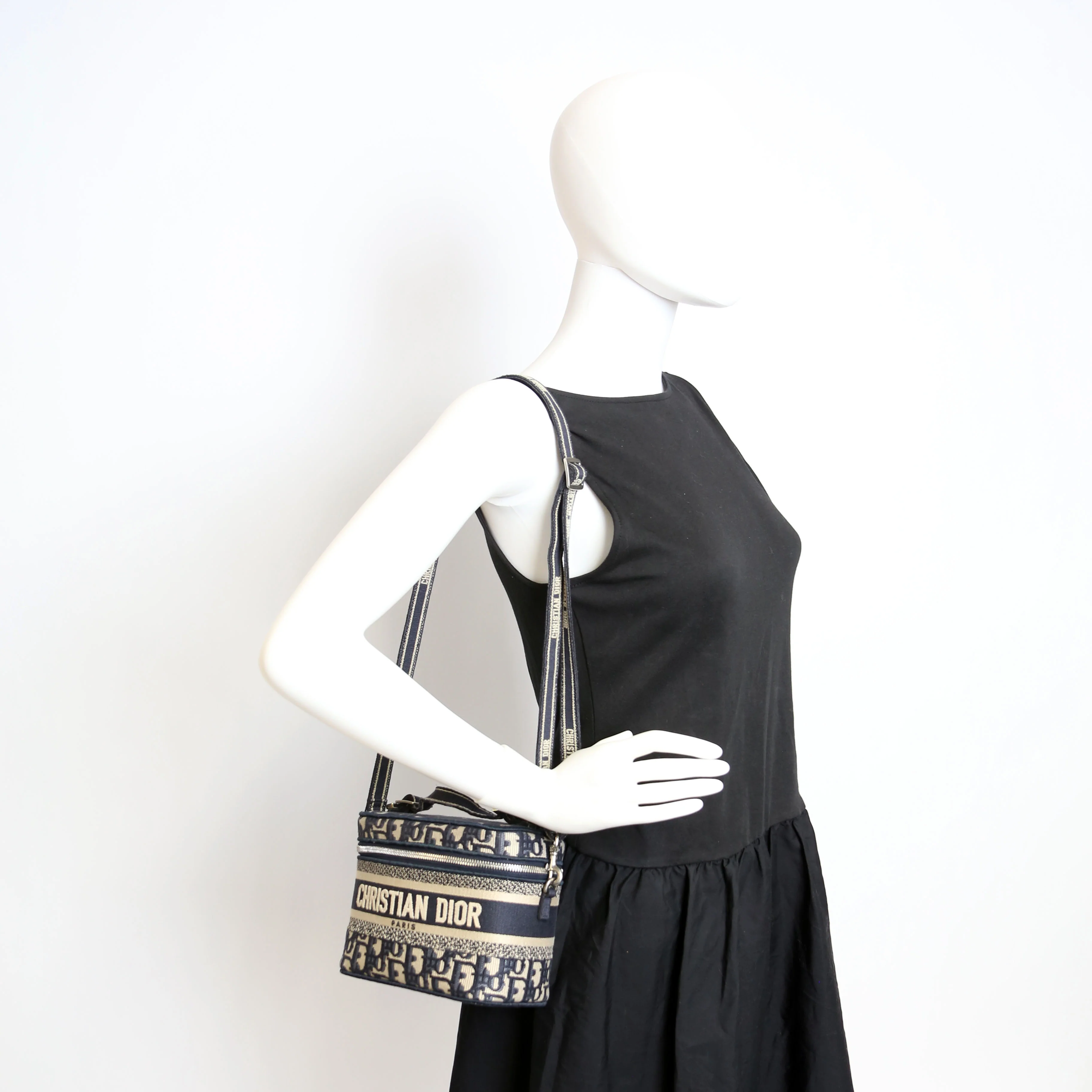 Travel Small Vanity Case Oblique With Strap - Image 22