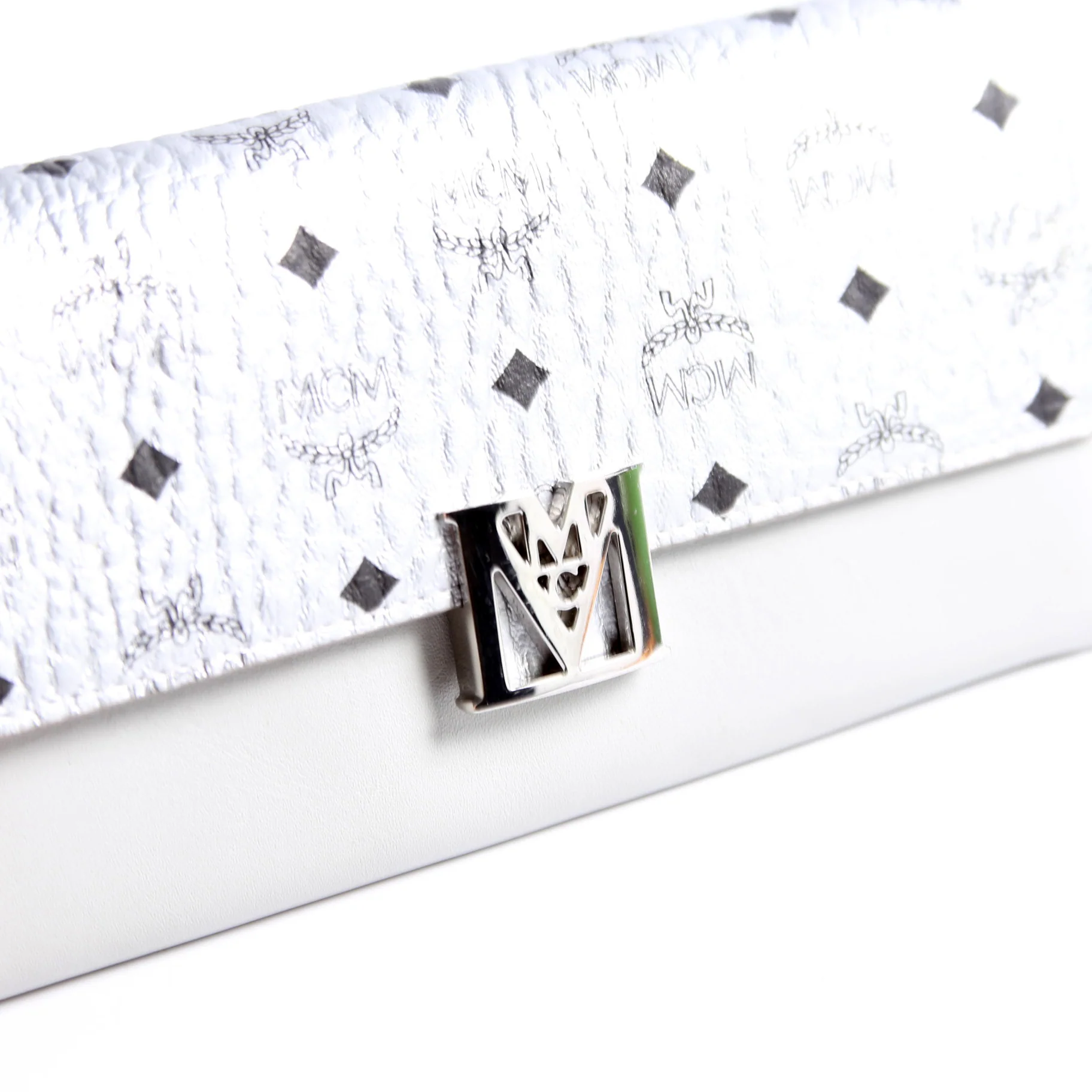 Travia Visetos Wallet On Chain Silver - Image 8