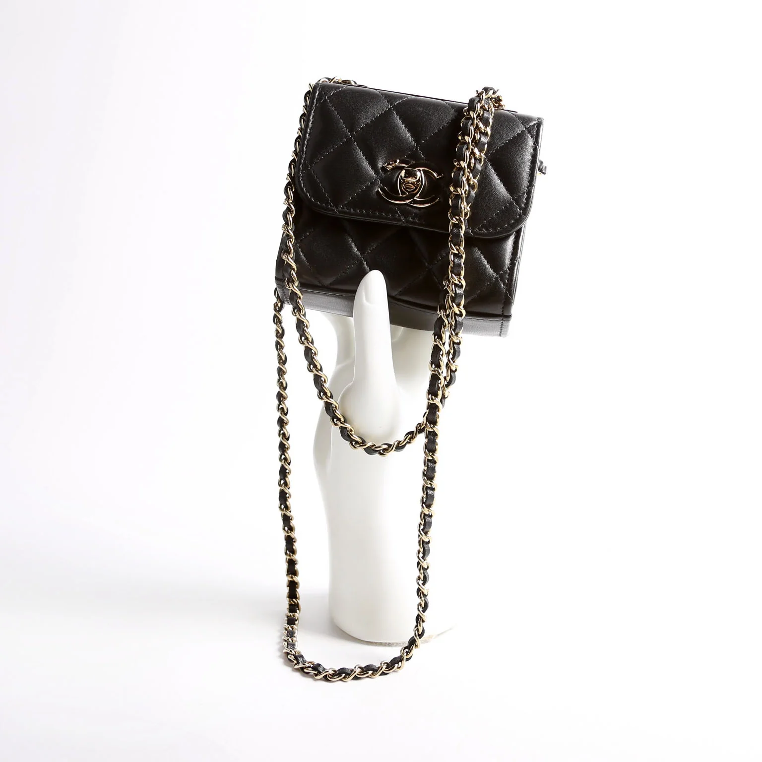 Trendy CC Clutch With Chain Quilted Lambskin 32M Black - Image 14
