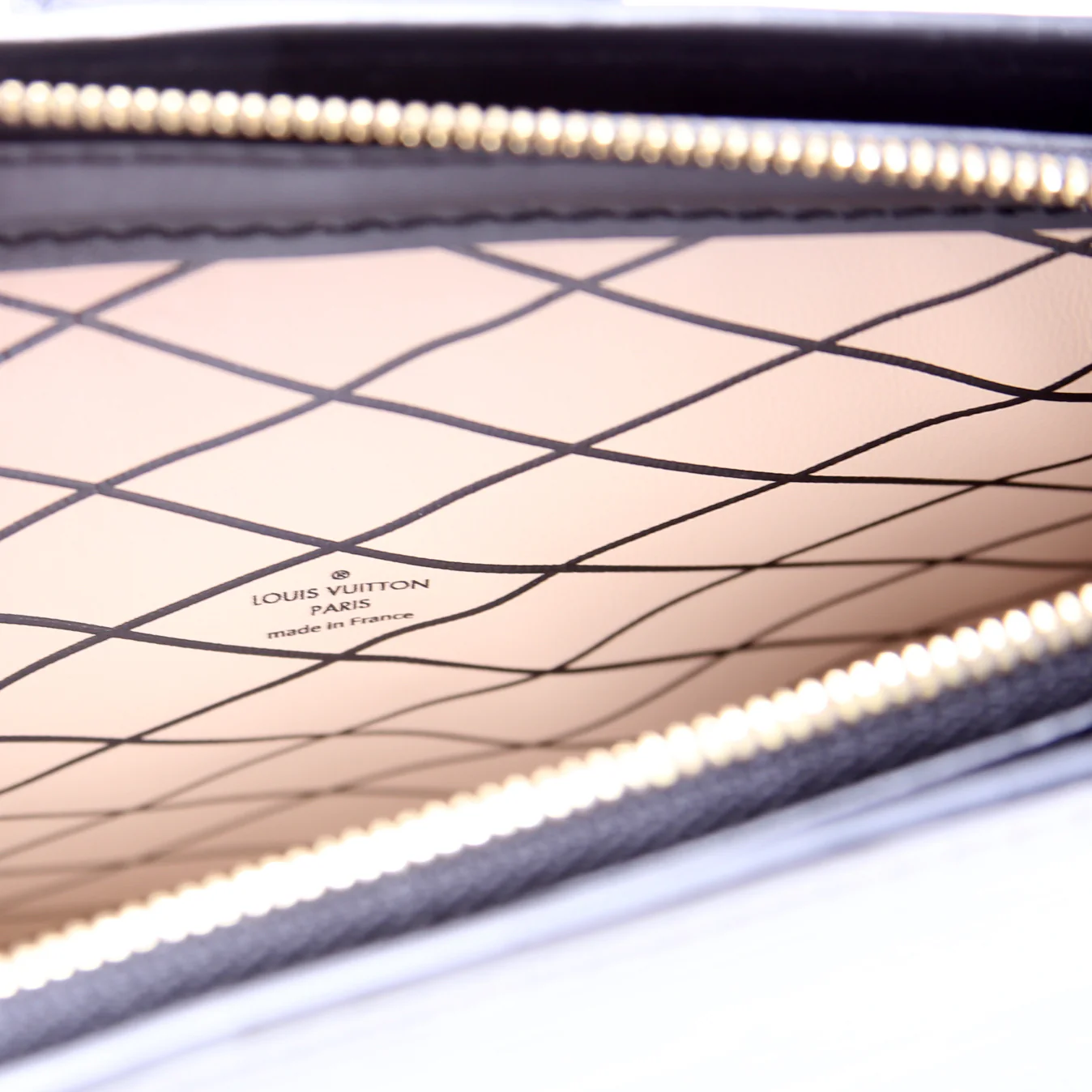 Trunk Clutch Epi White/Black - Image 8