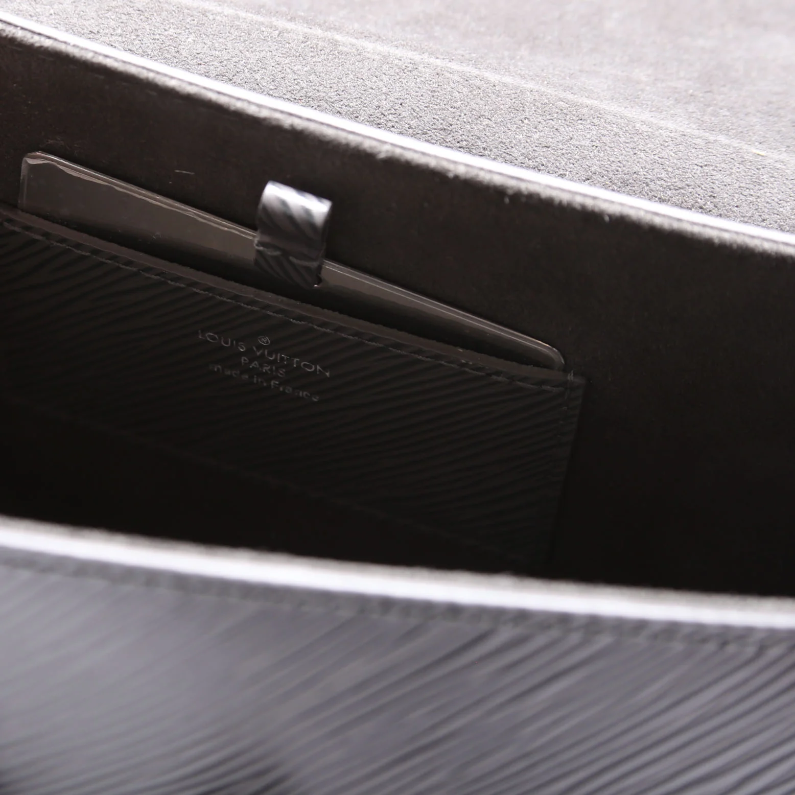 Twist MM Epi Grey - Image 7