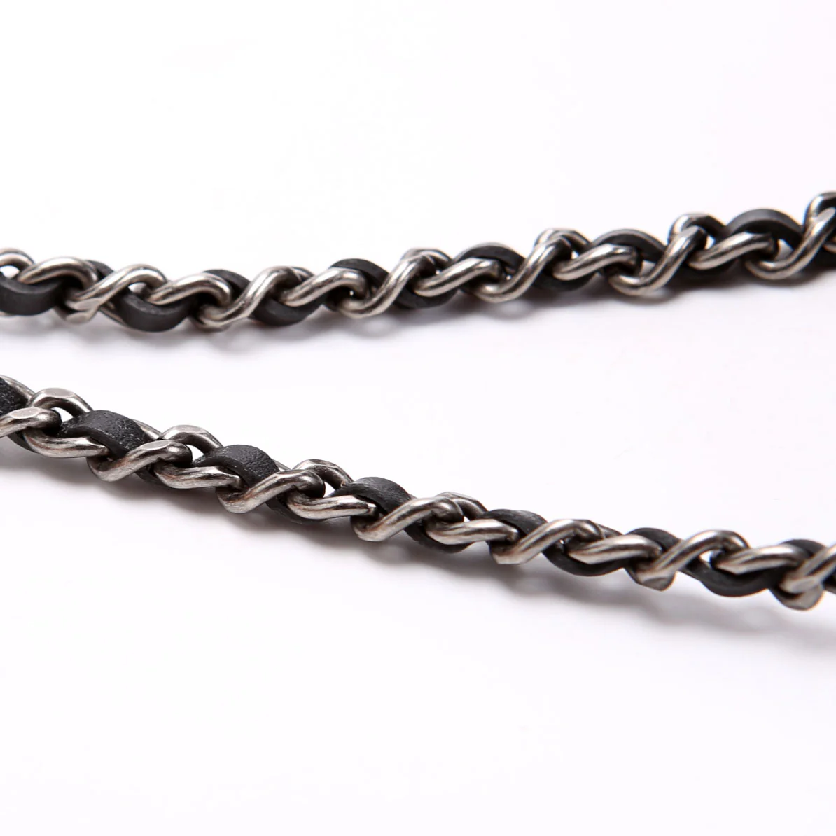 Two-Tone Chain 20s Signe WOC Calfskin 29M Black - Image 7