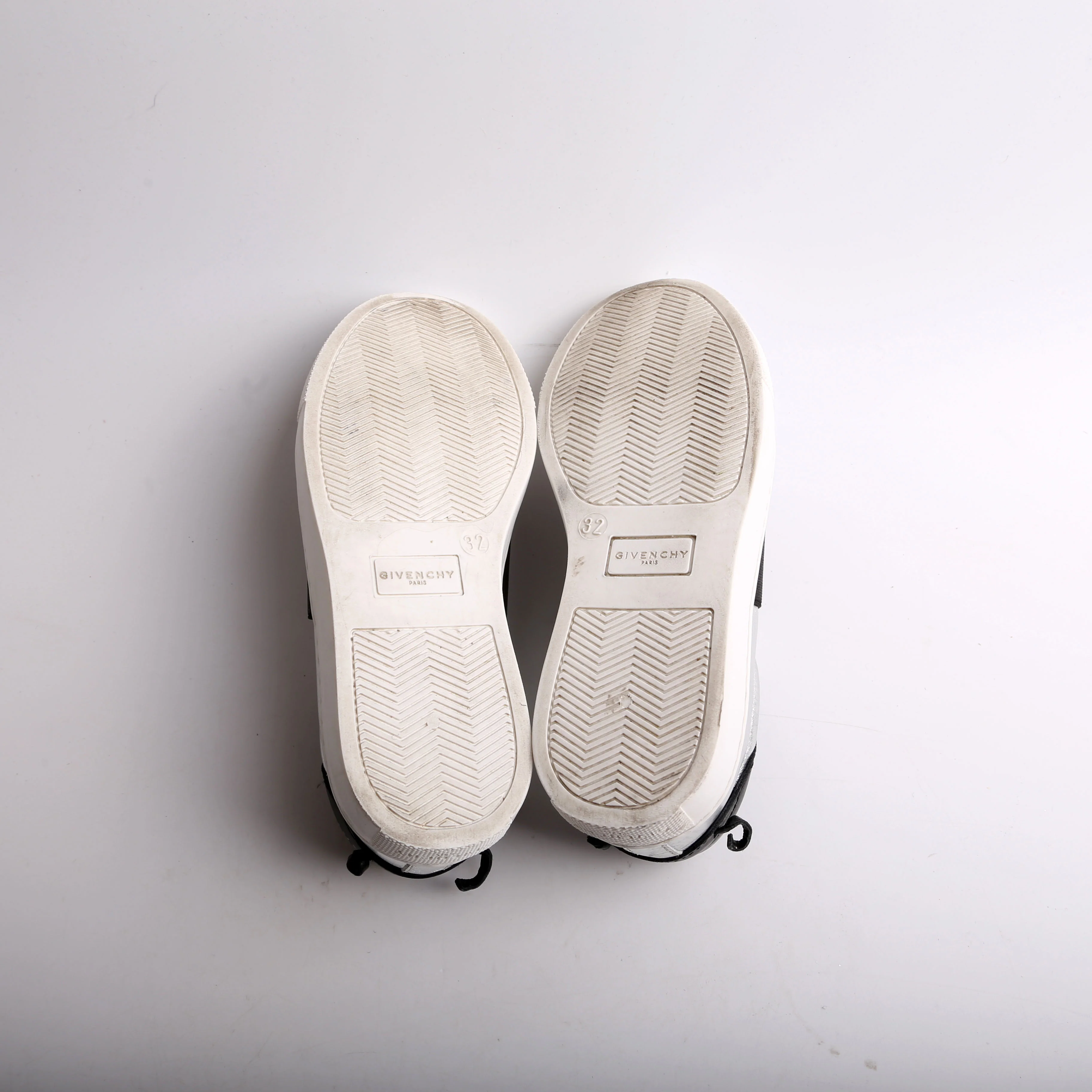 Urban Street Logo Sneakers Size 32 - Image 6