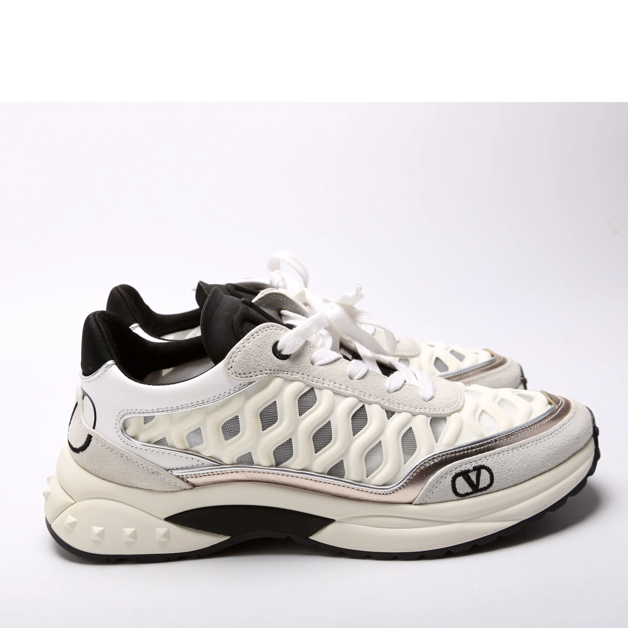 V Logo Go Runner Sneakers Size 38.5 White - Image 3