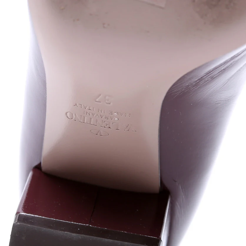 V Logo Pumps Size 37 - Image 6