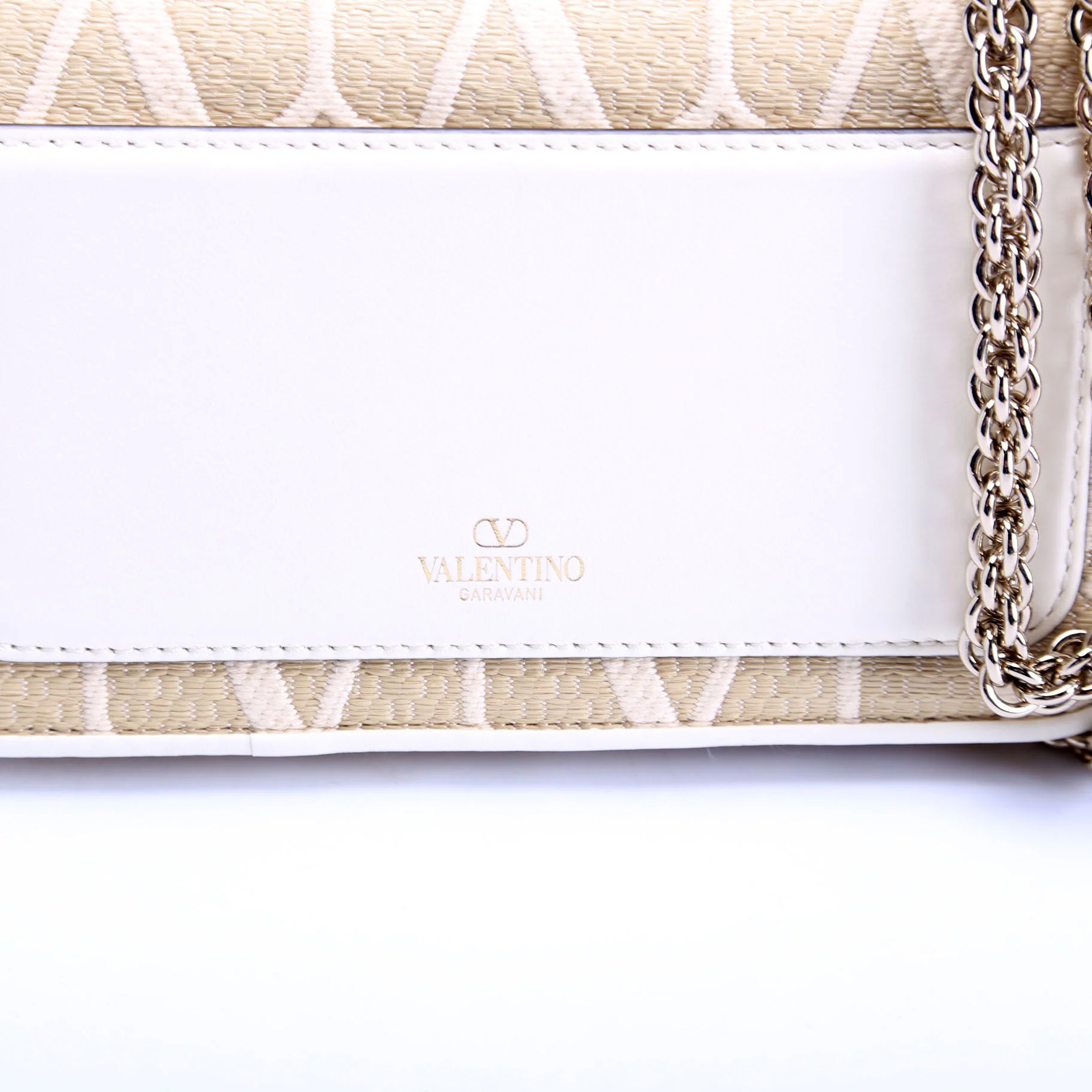 V Logo Small Loco Raffia Shoulder Bag Beige/White - Image 5