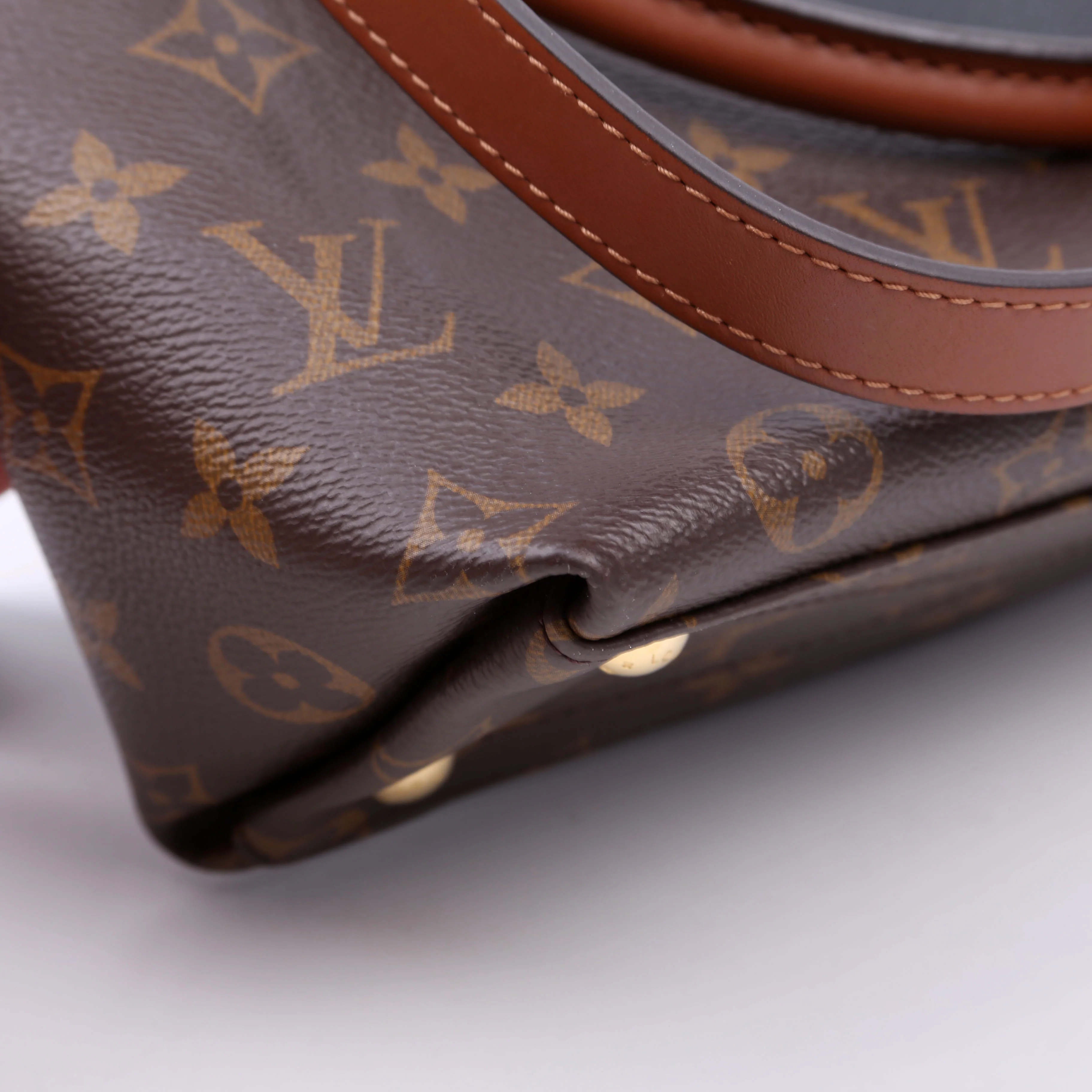 V Tote BB Monogram Black - Image 7