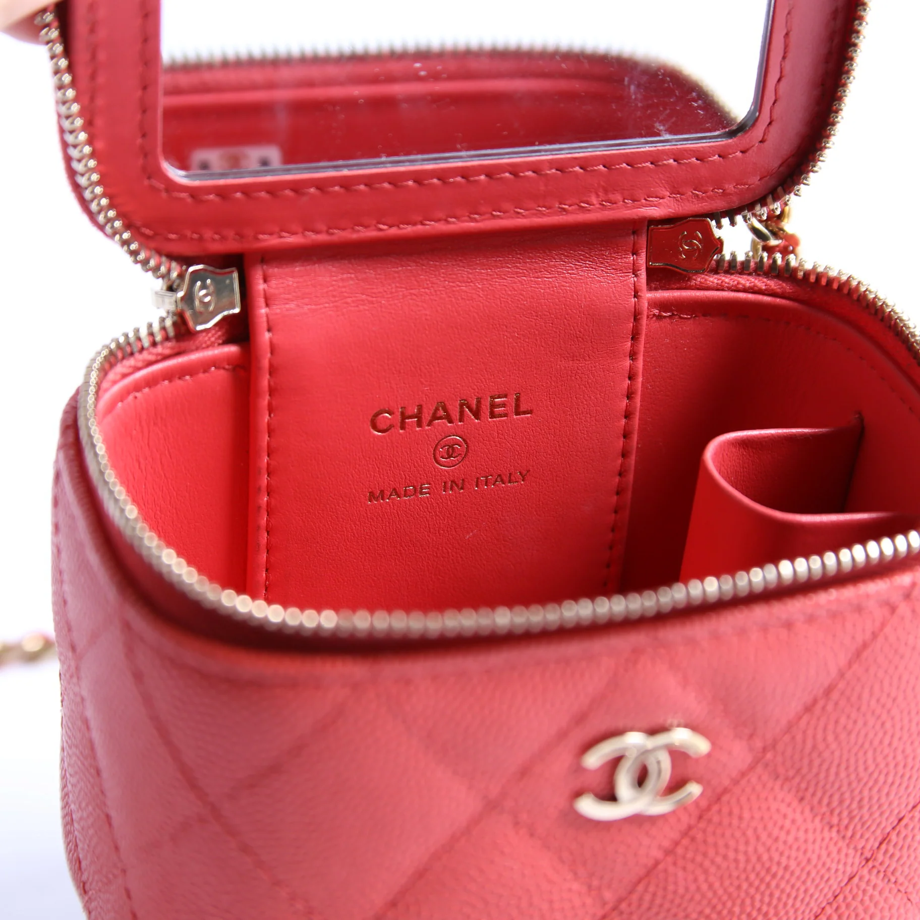 Vanity Mini With Chain Caviar RFID - Image 11