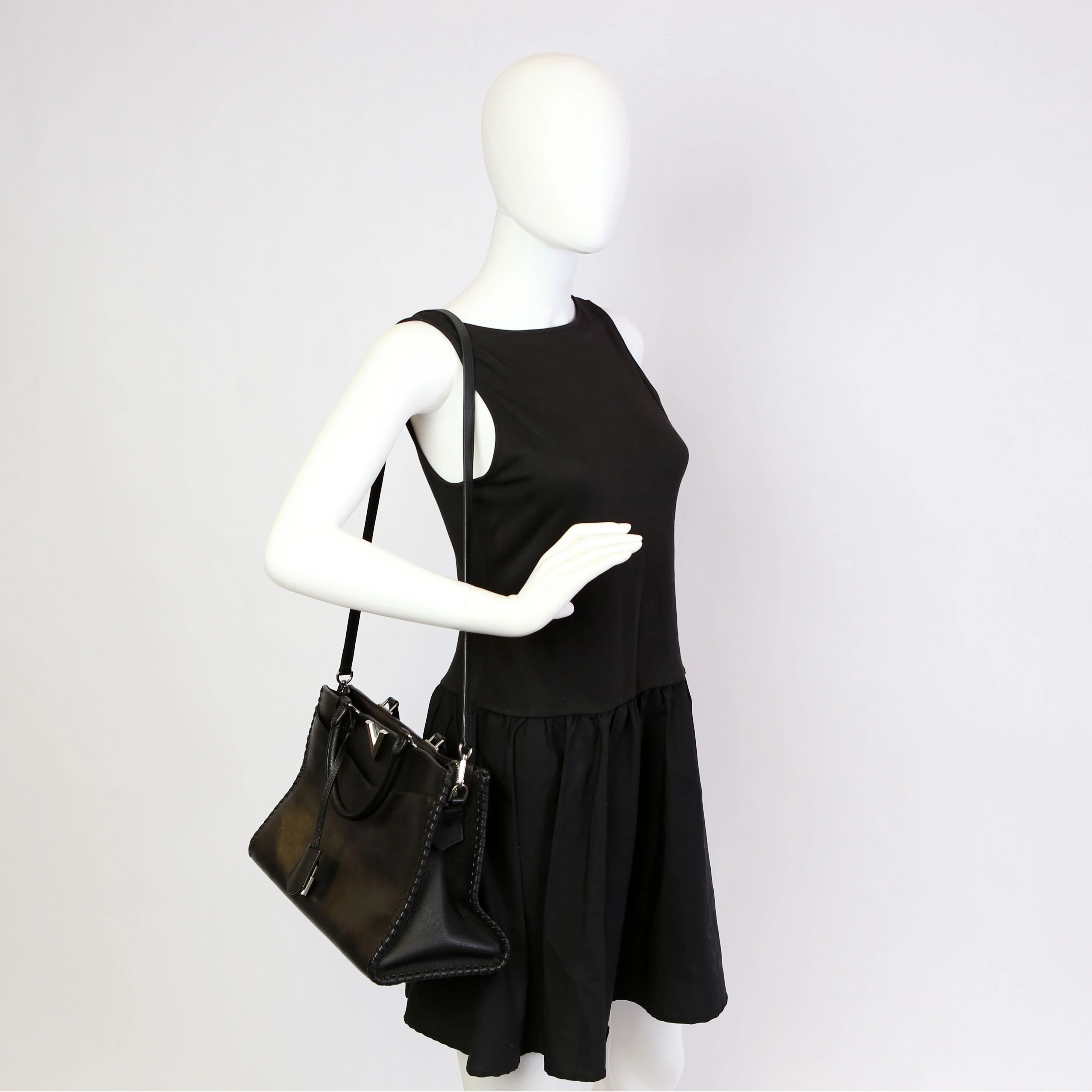Very Zipped Tote Black - Image 12