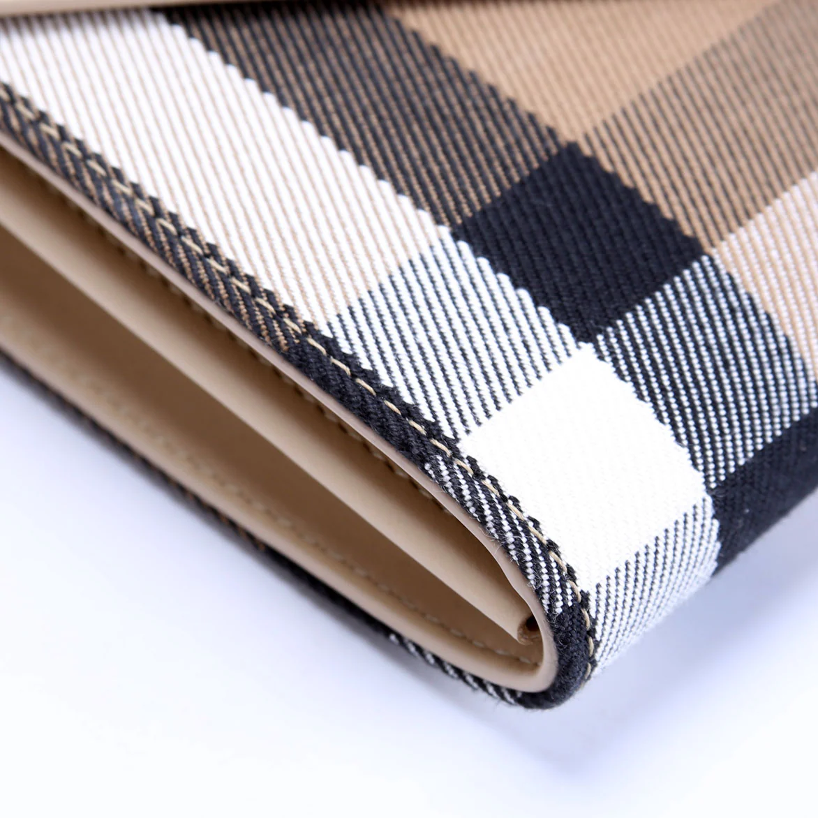 Vintage Check Hannah Strap Wallet Beige - Image 5