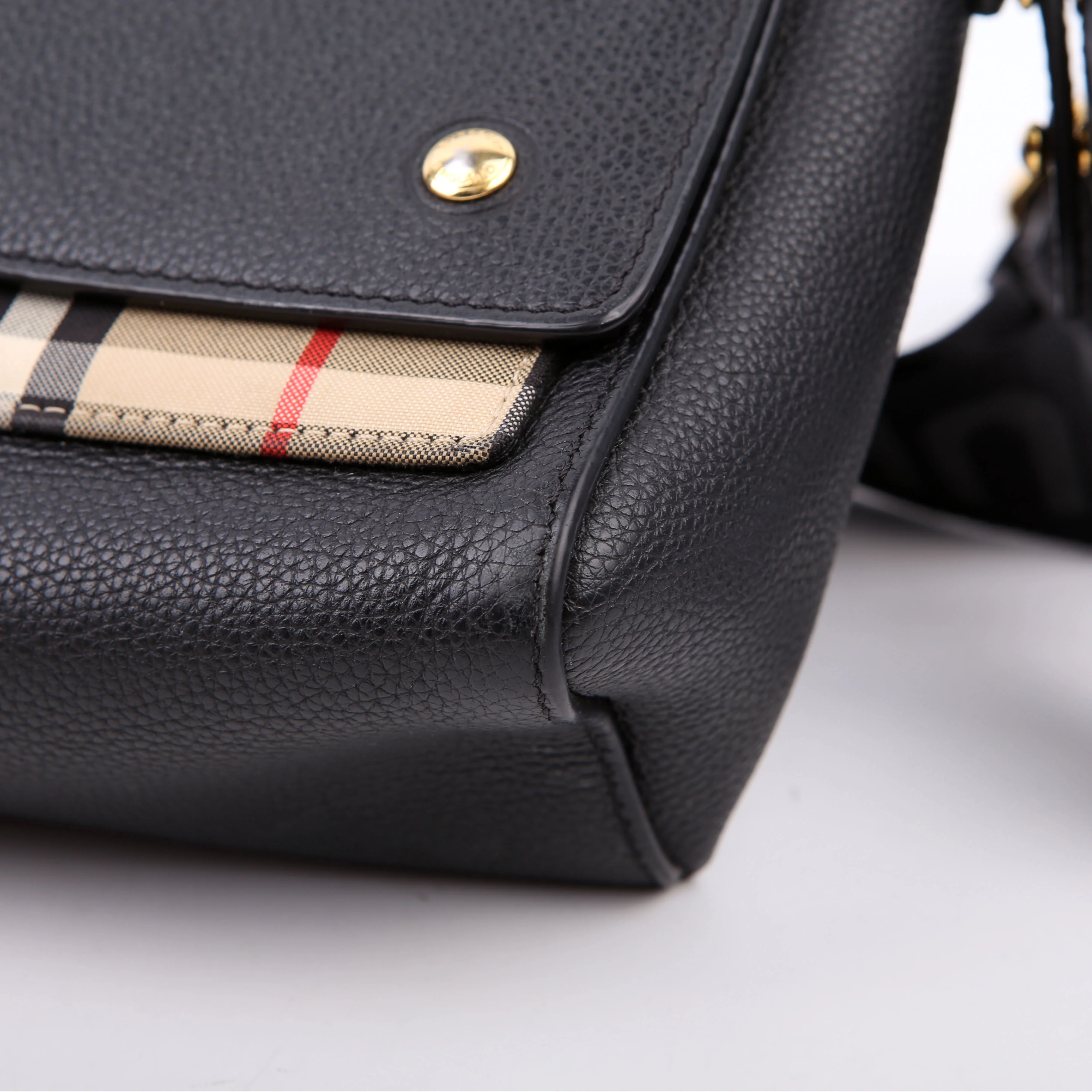 Vintage Check Note Crossbody Bag Black - Image 6