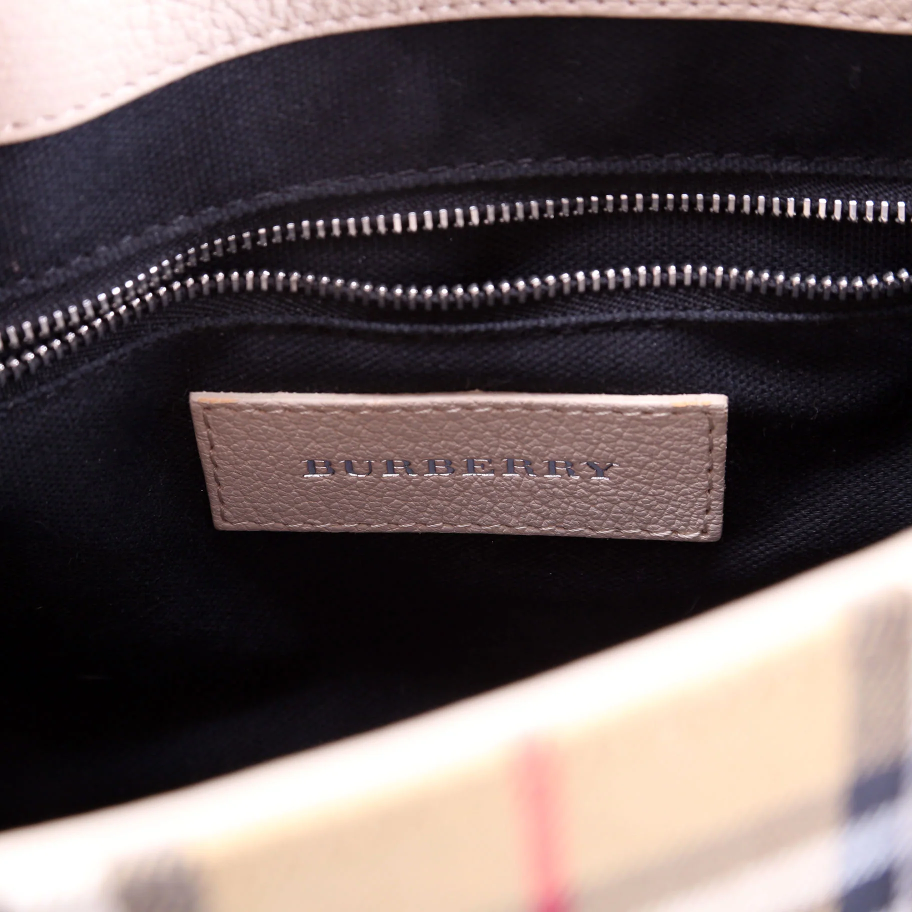 Vintage Check Small Banner Tote 4076949 - Image 8