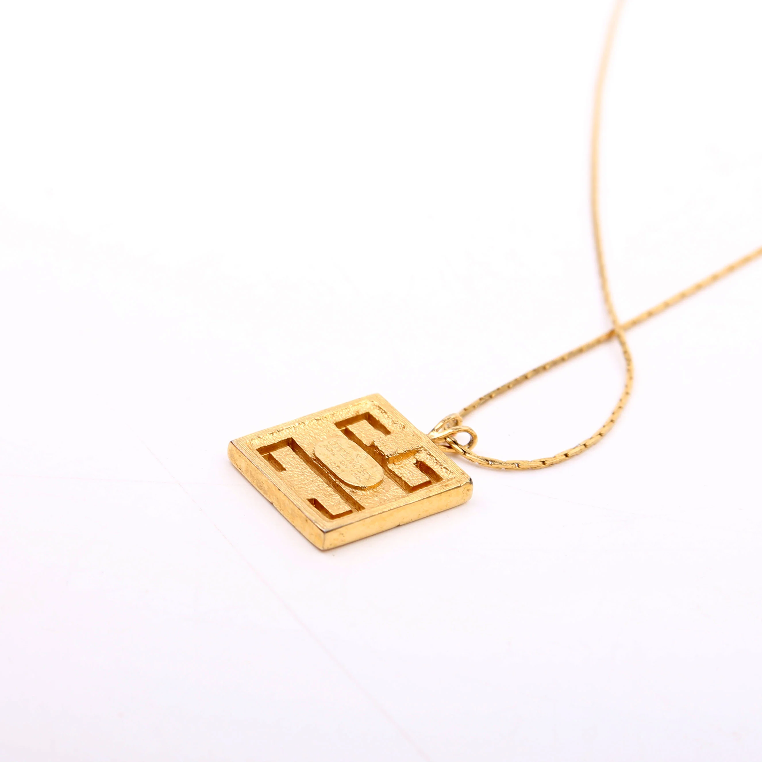 Vintage Logo Pendant Necklace Gold - Image 5